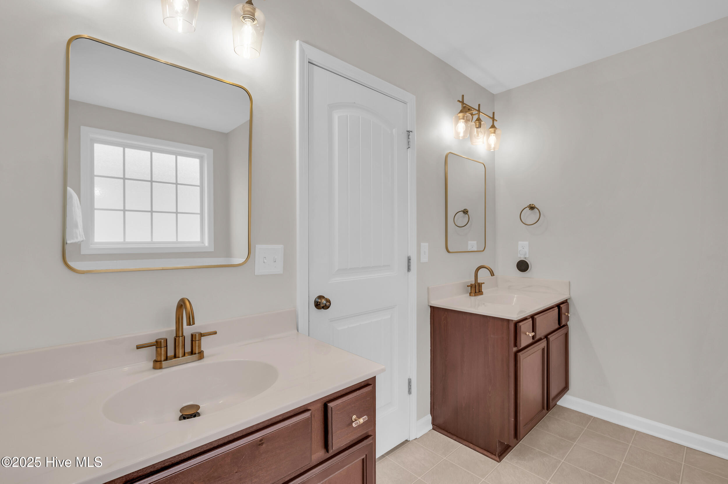 100516387 | Photo 14