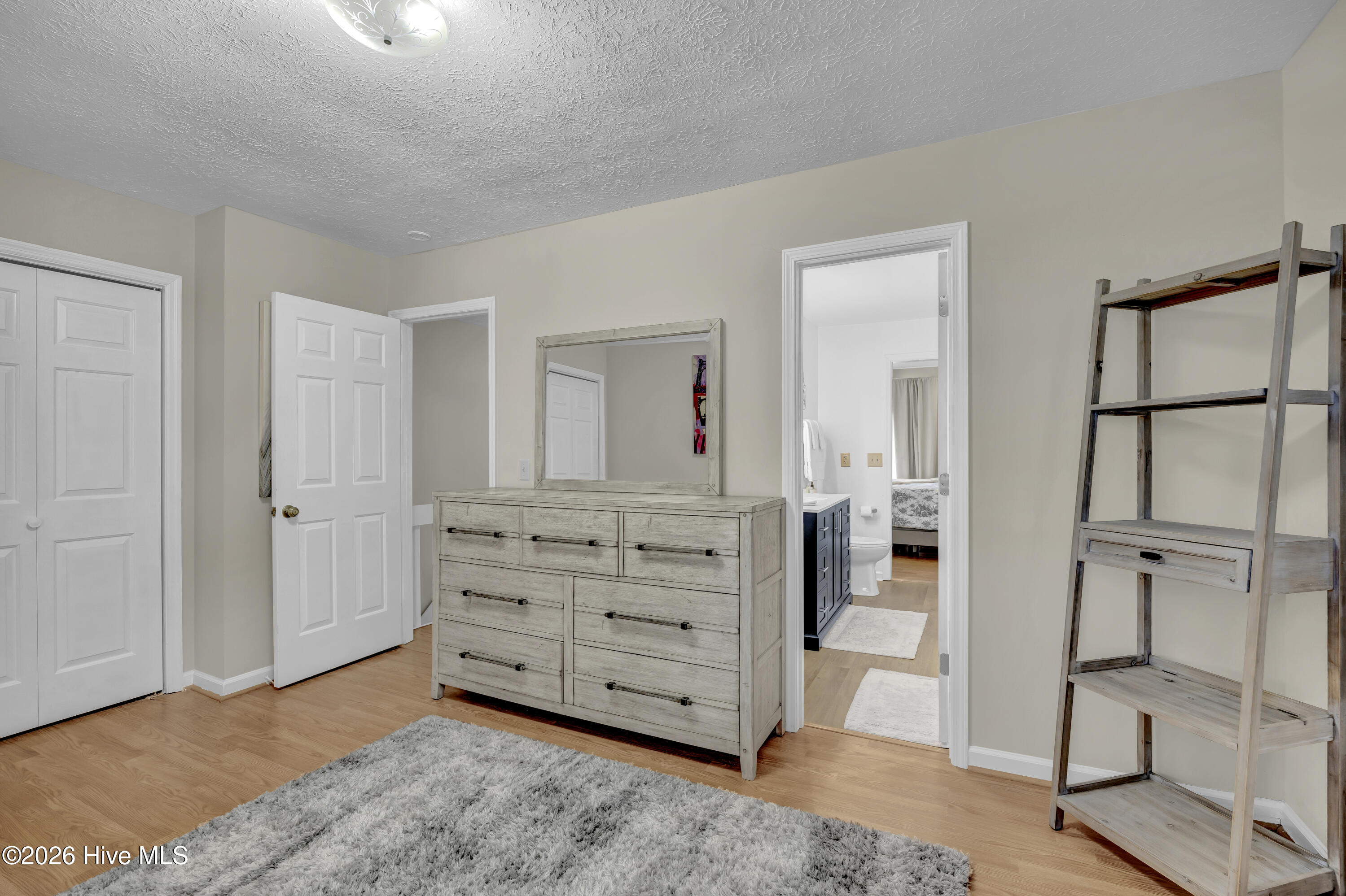 100550839 | Photo 37