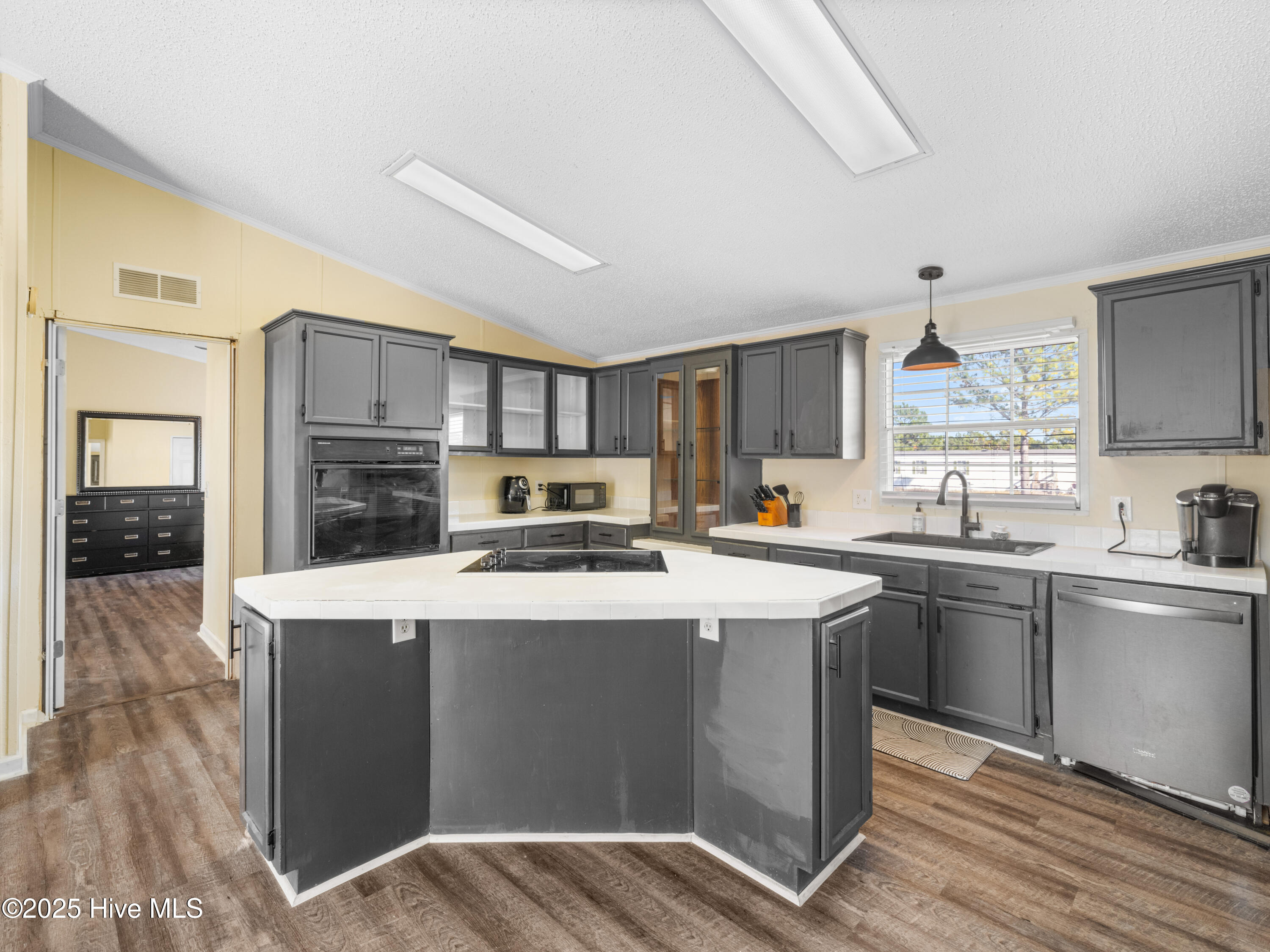 100540090 | Photo 21