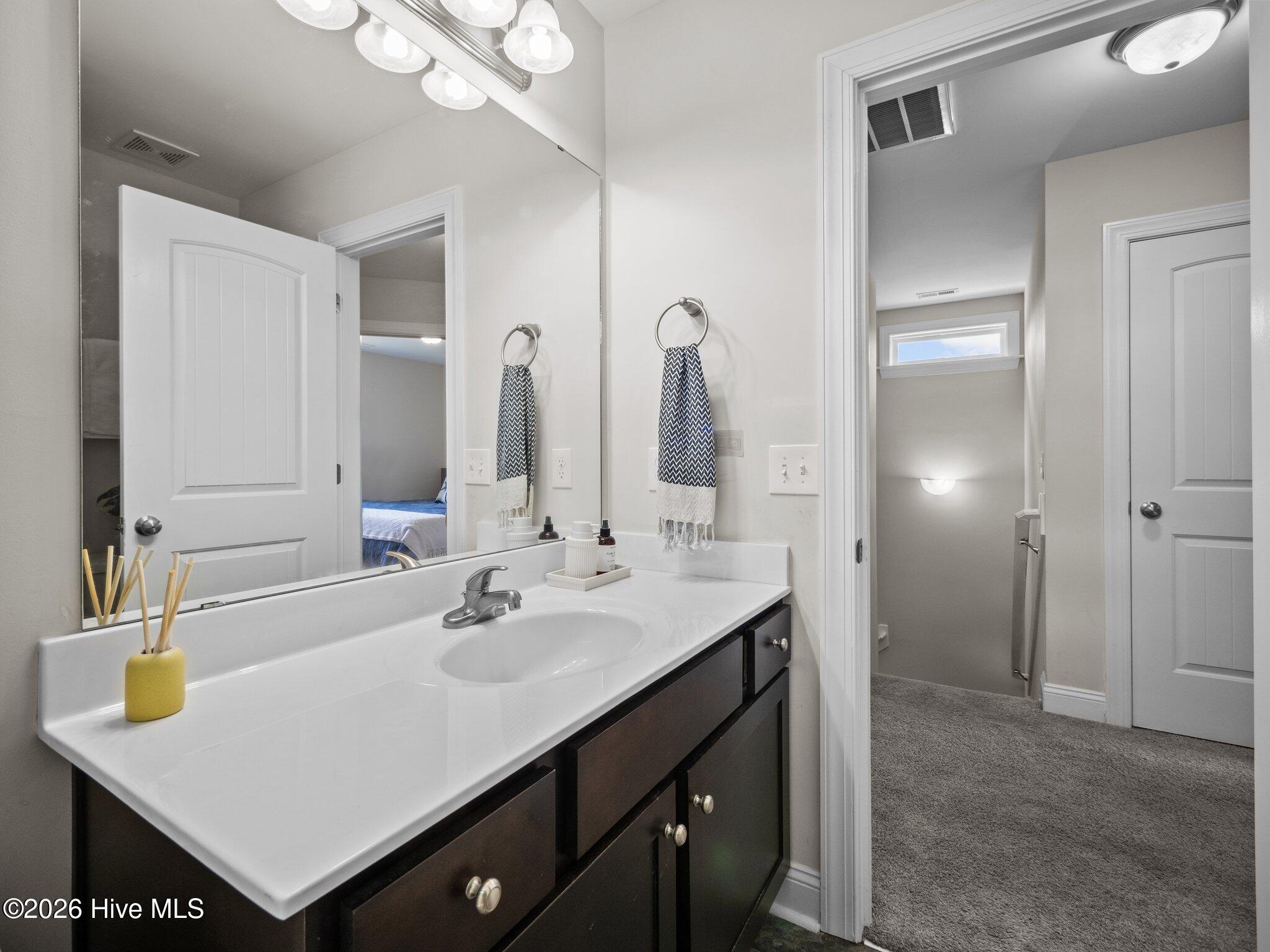 100566345 | Photo 12