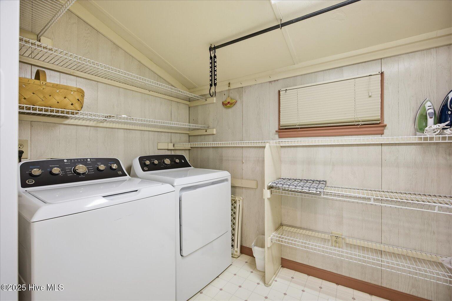 100546688 | Photo 30