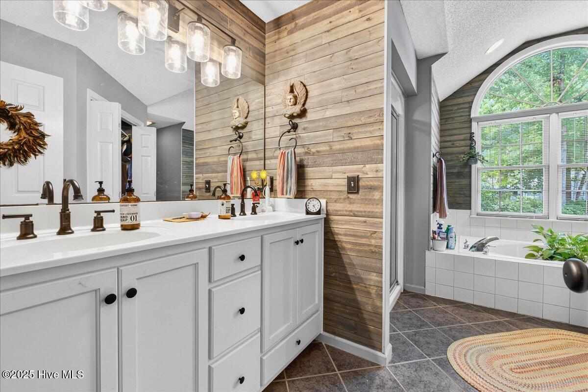 100517839 | Photo 42