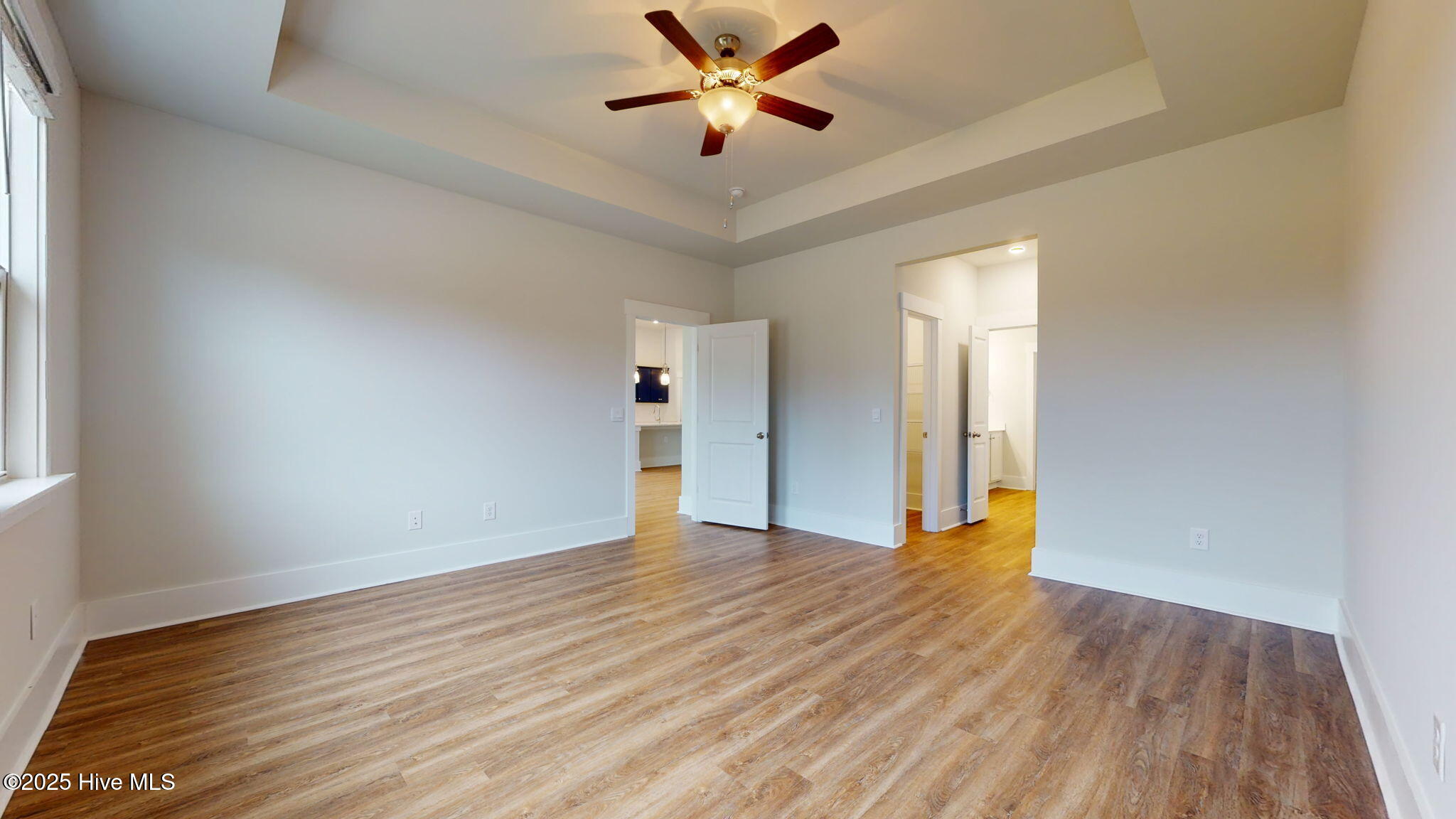 100543683 | Photo 31