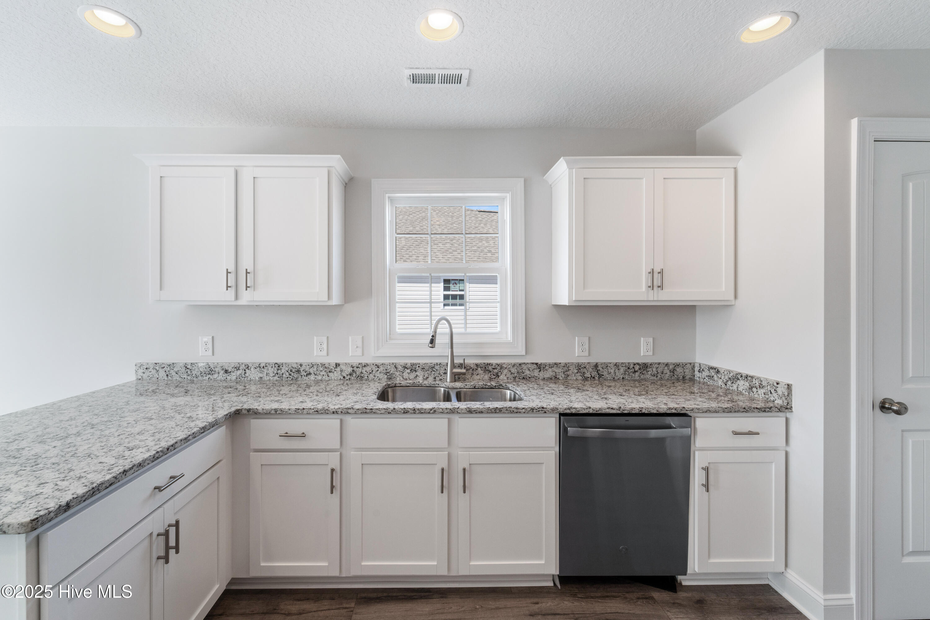 100493464 | Photo 13