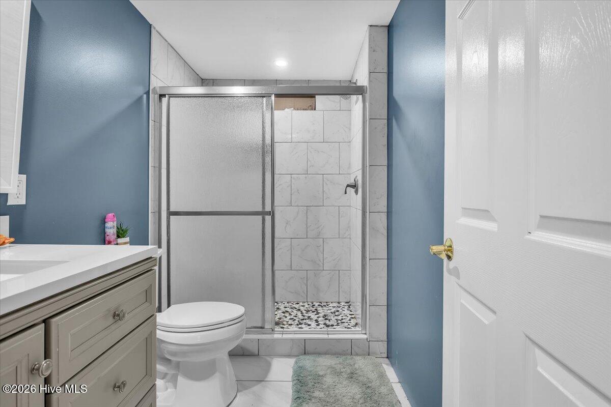 100548793 | Photo 35