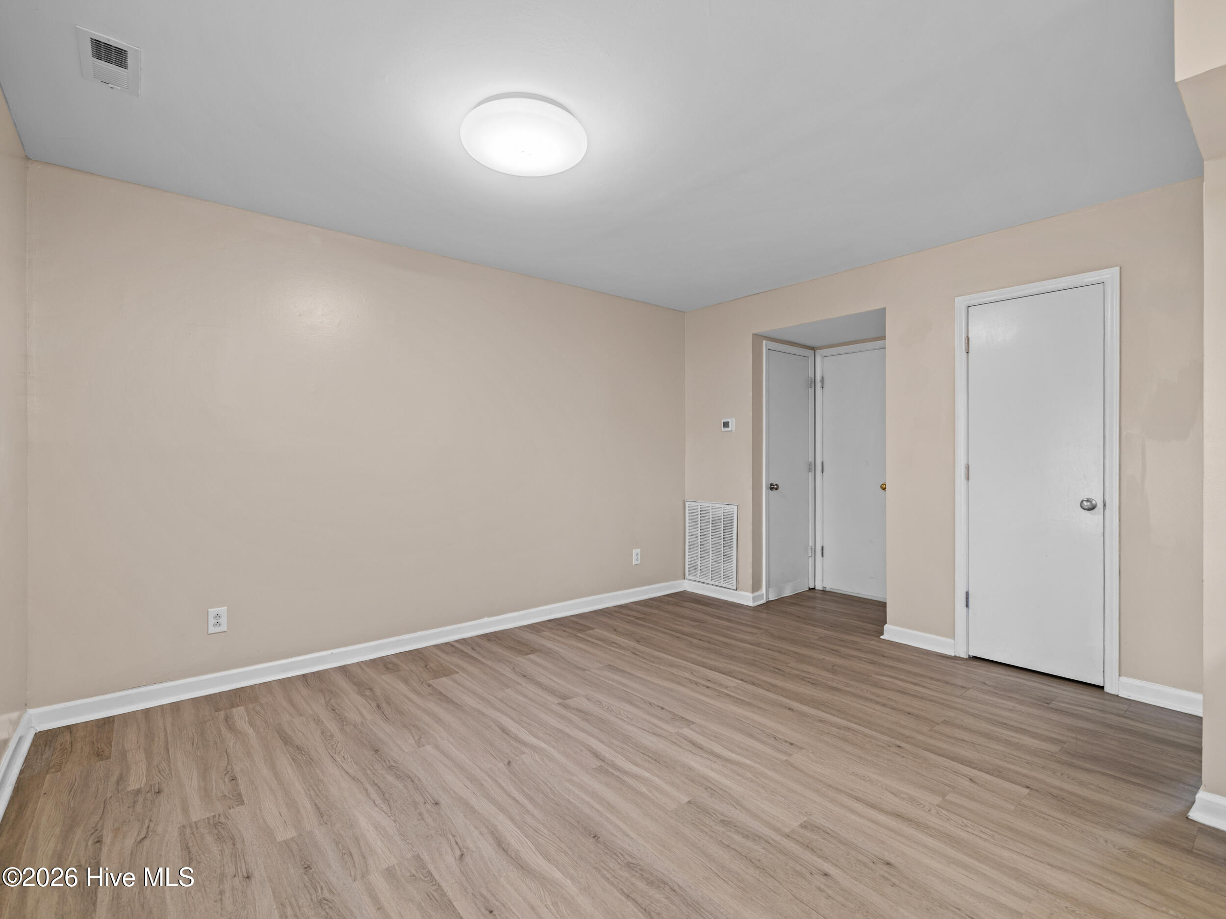 100560419 | Photo 12