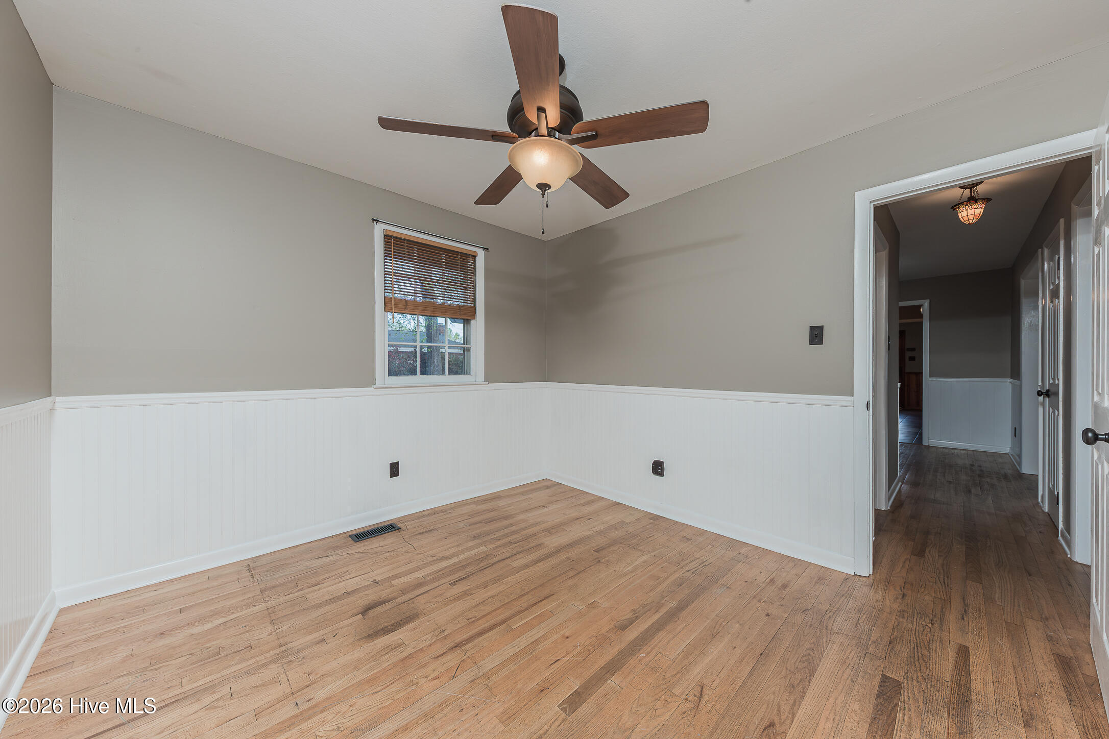 100563981 | Photo 27