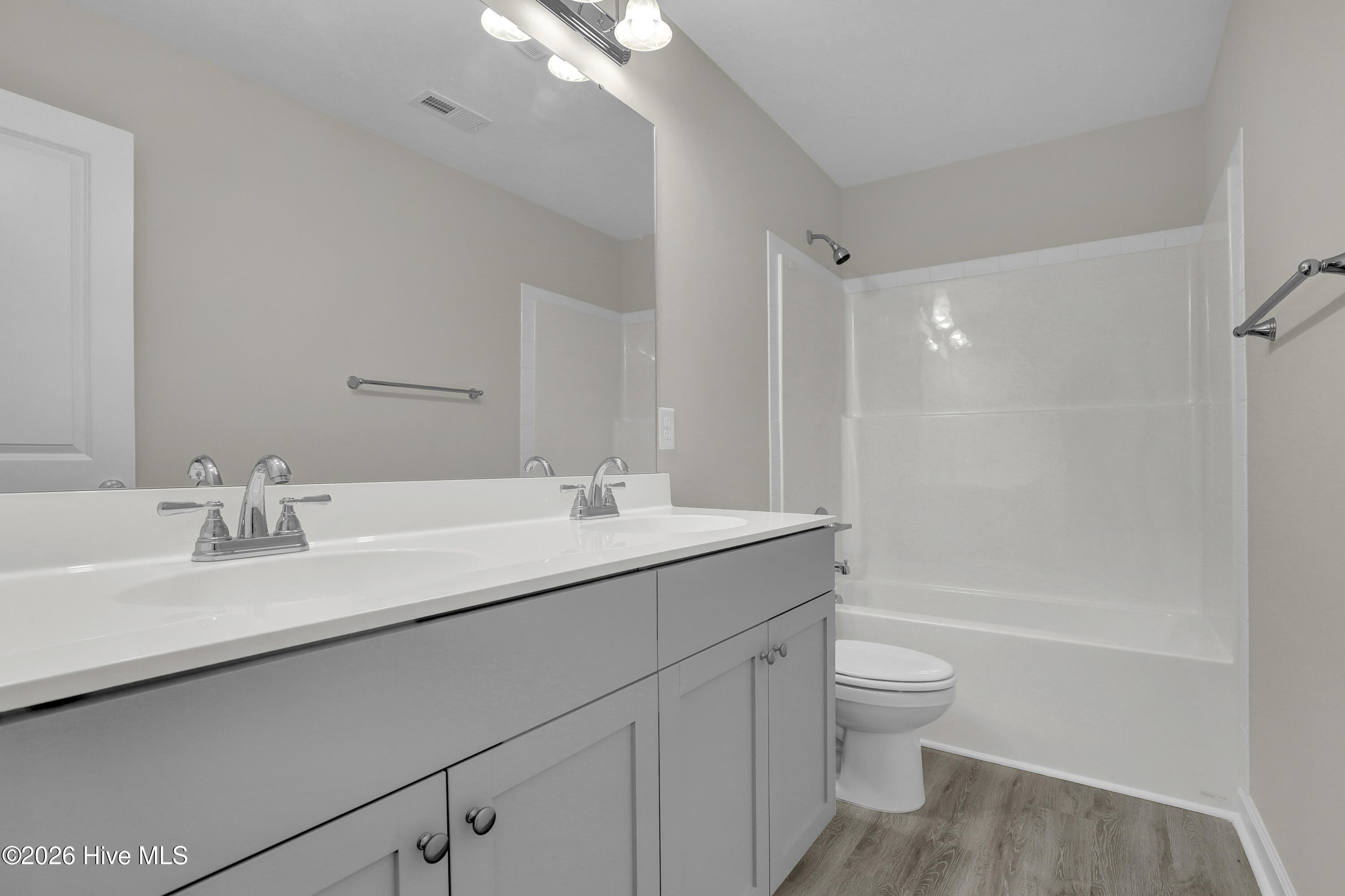 100488784 | Photo 25