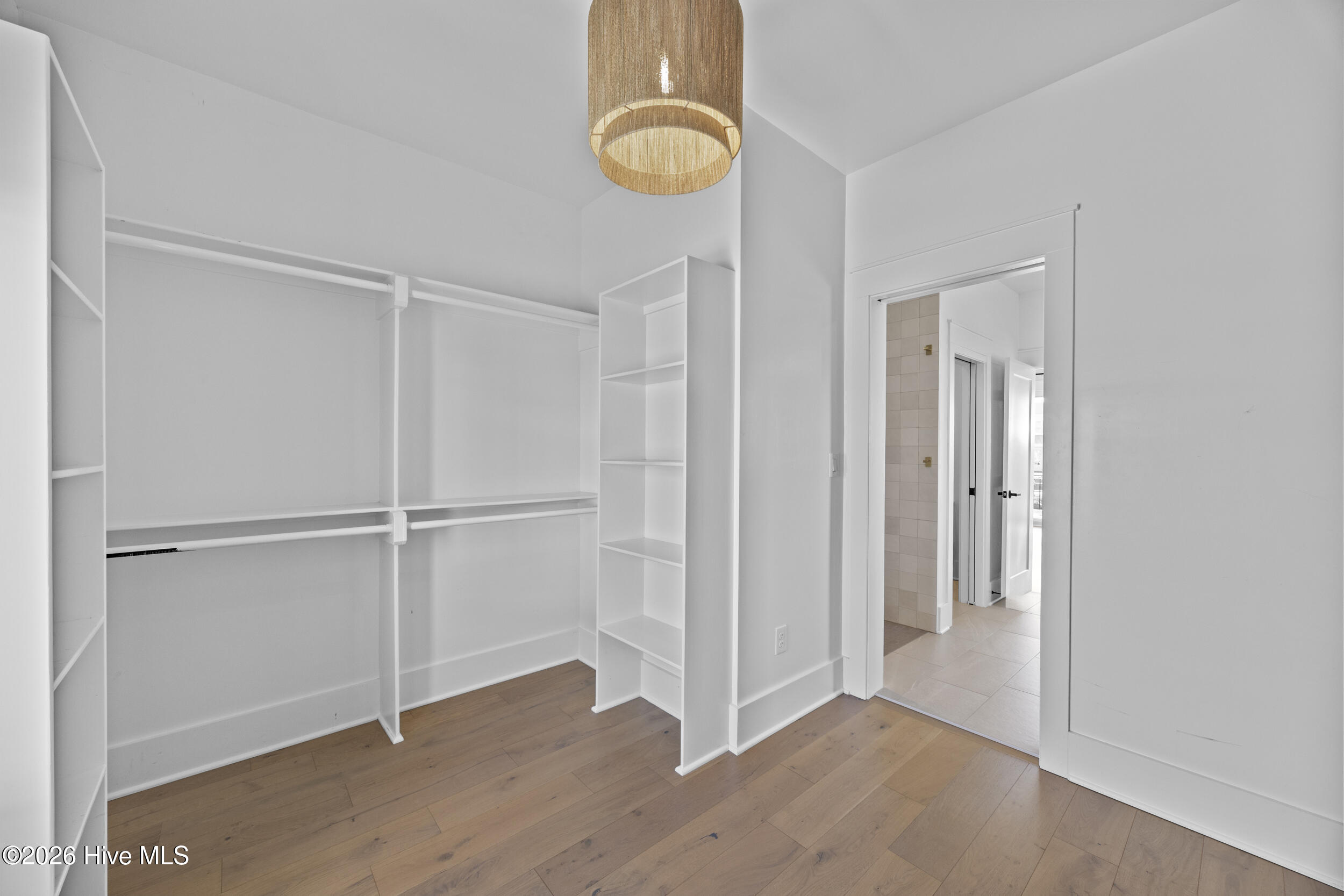 100551268 | Photo 51