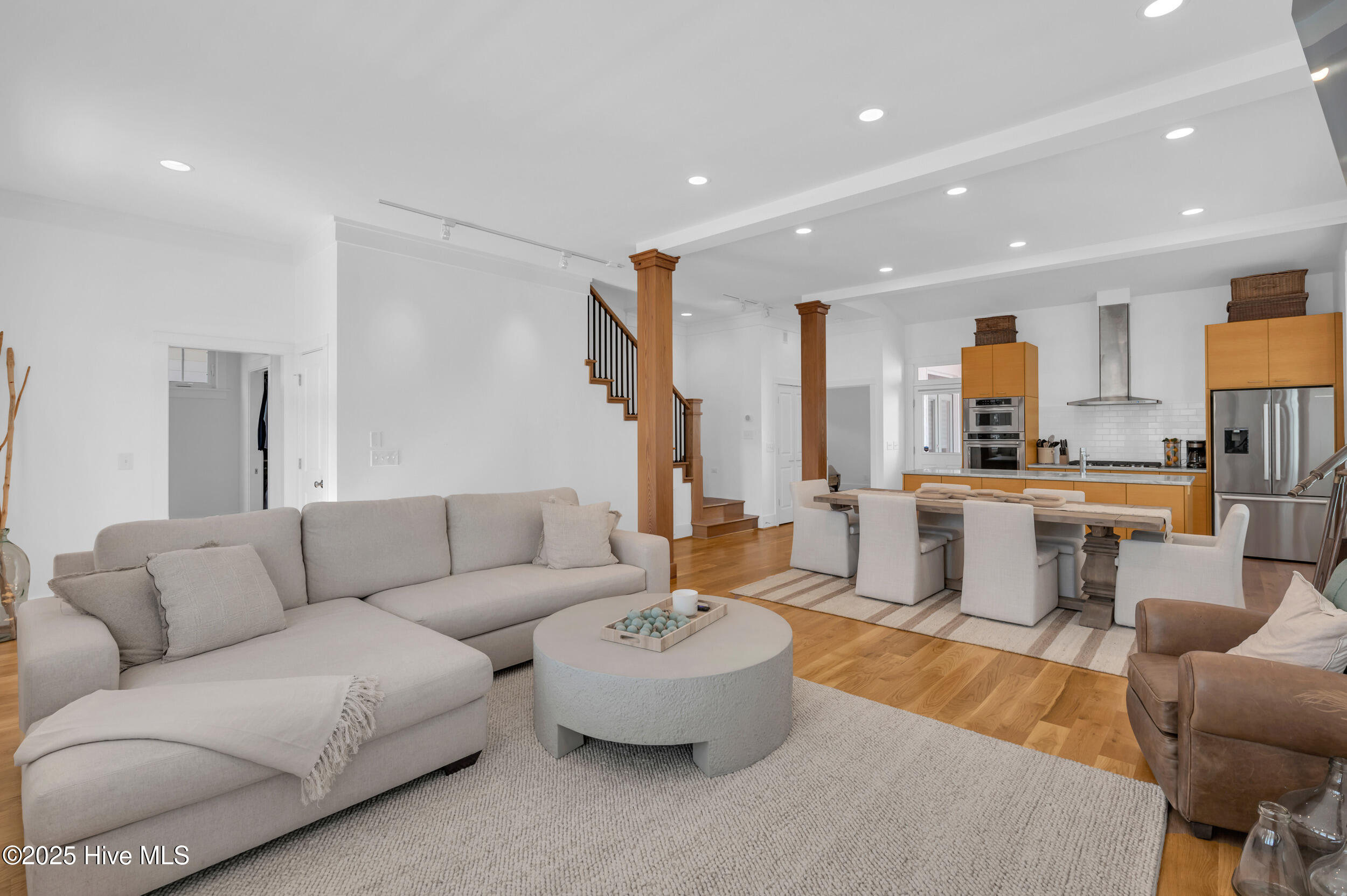 100532568 | Photo 11