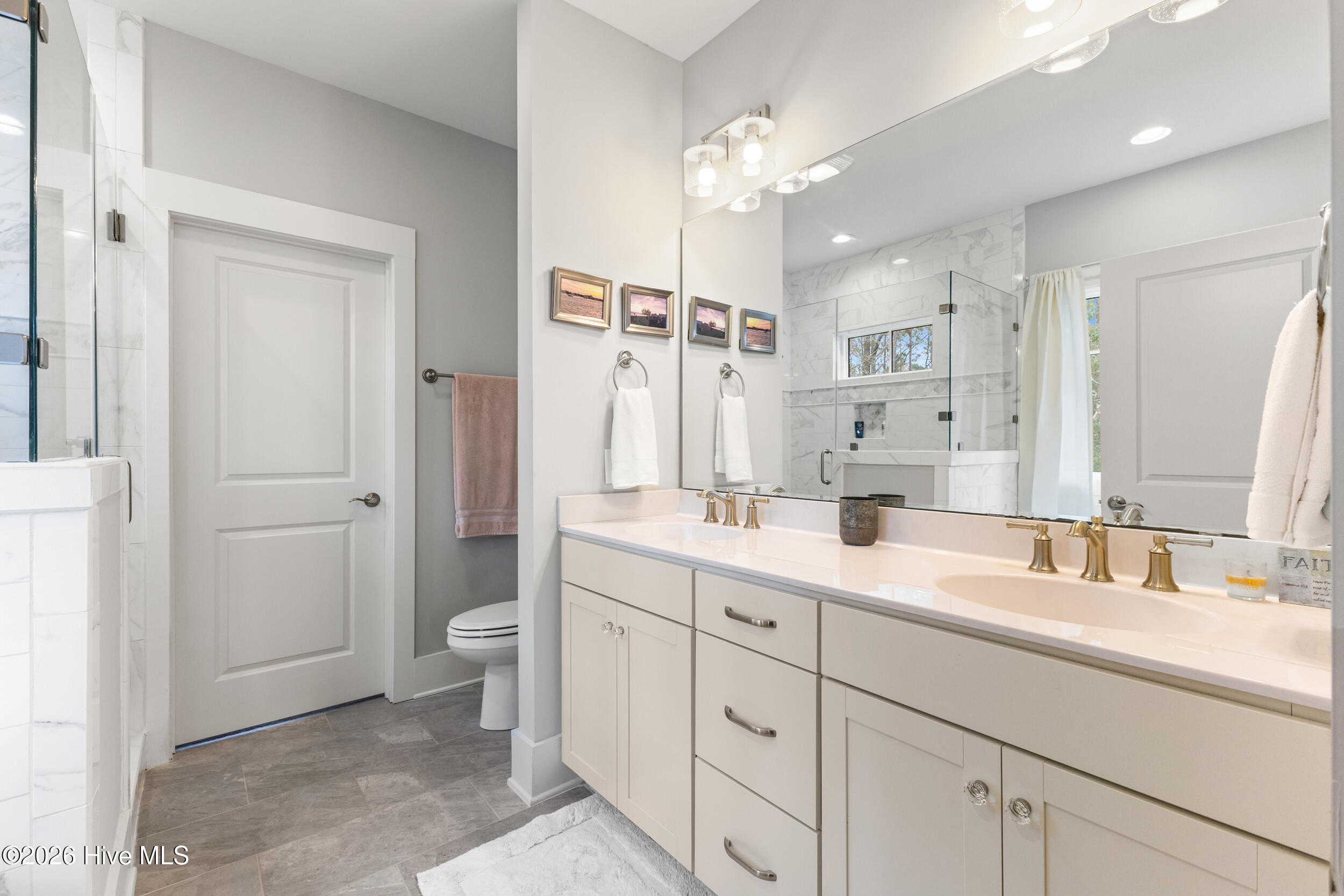 100558084 | Photo 23