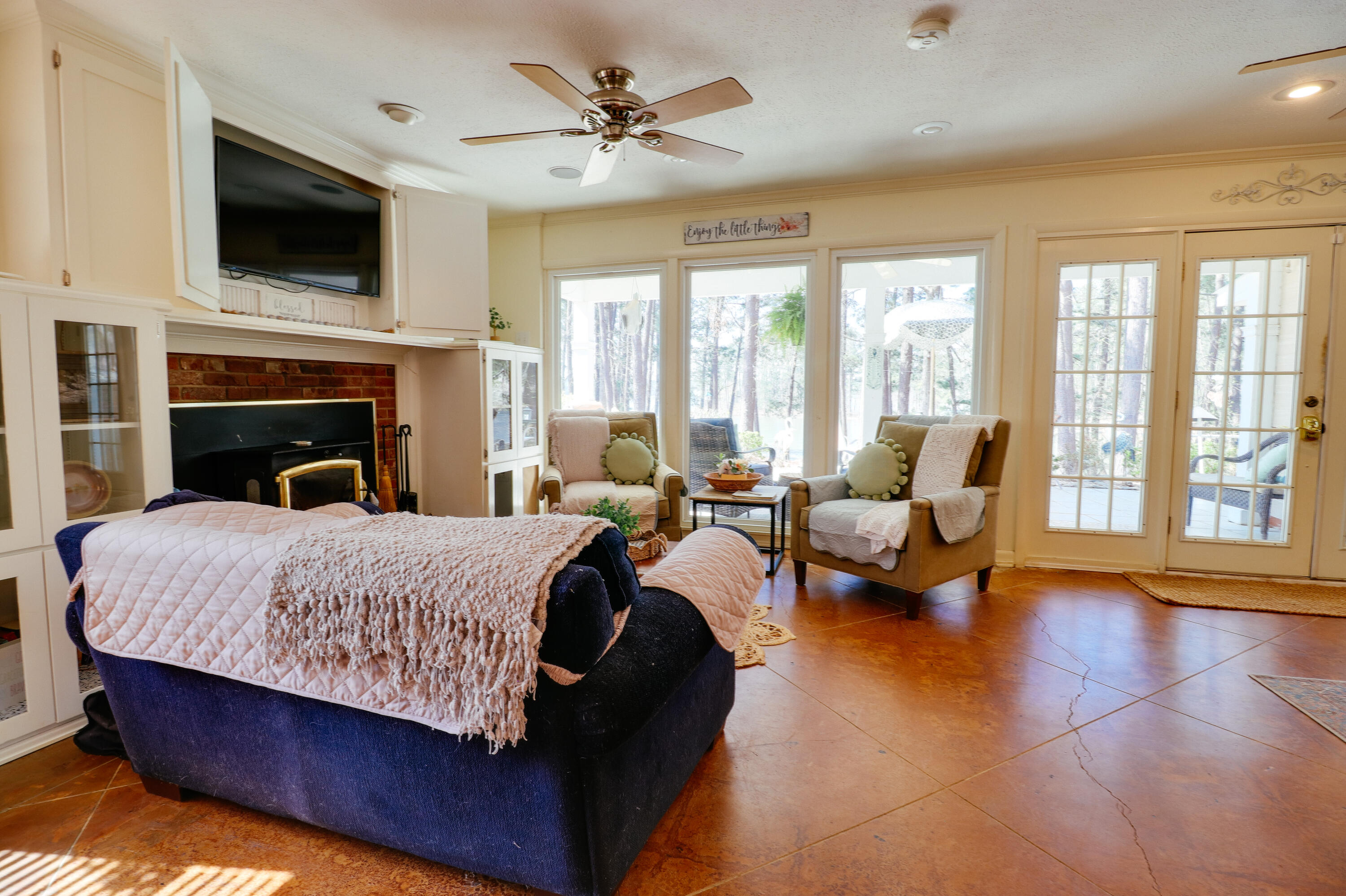 1061 Delaware Dr-3