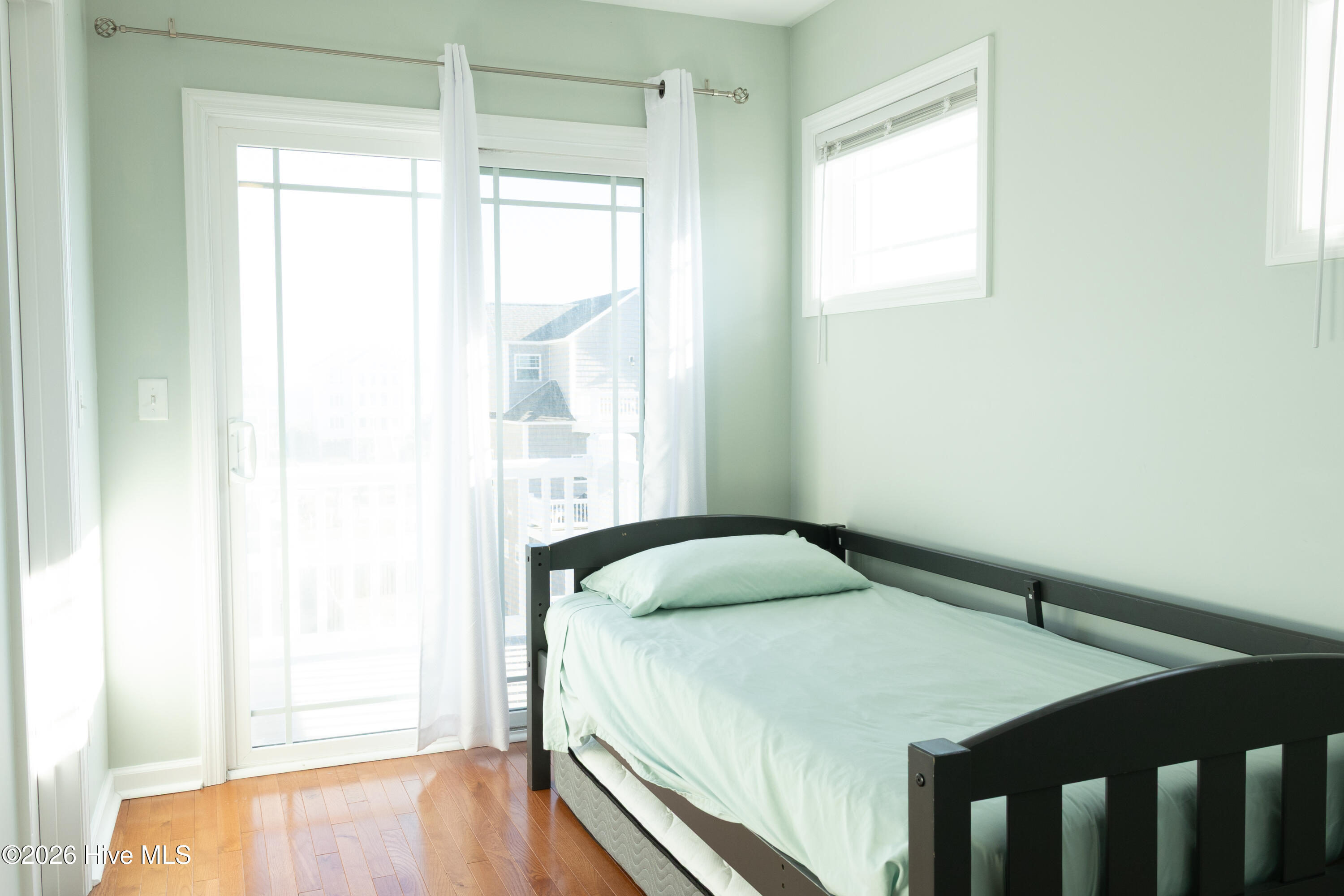 100559120 | Photo 31