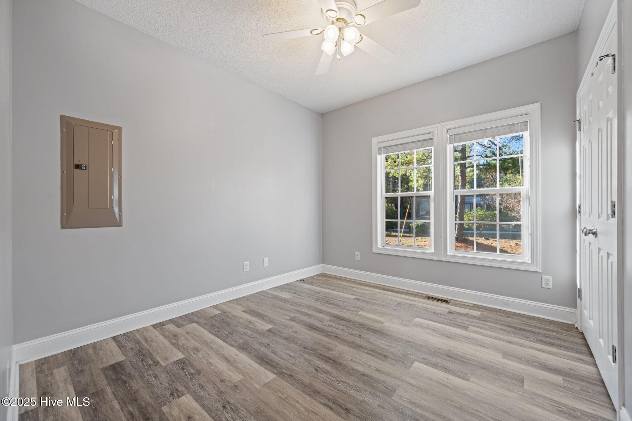 100542743 | Photo 28