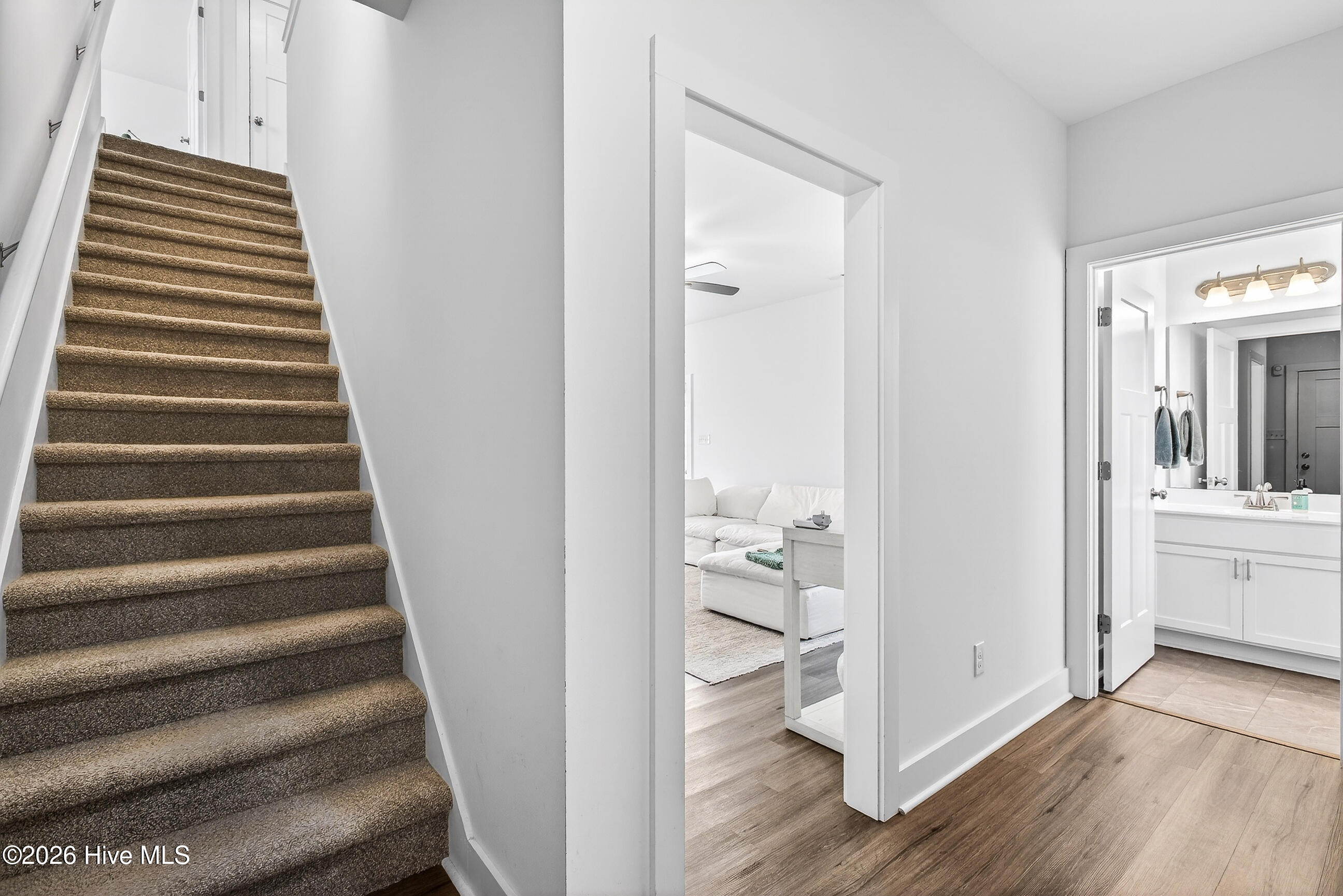 100559668 | Photo 16