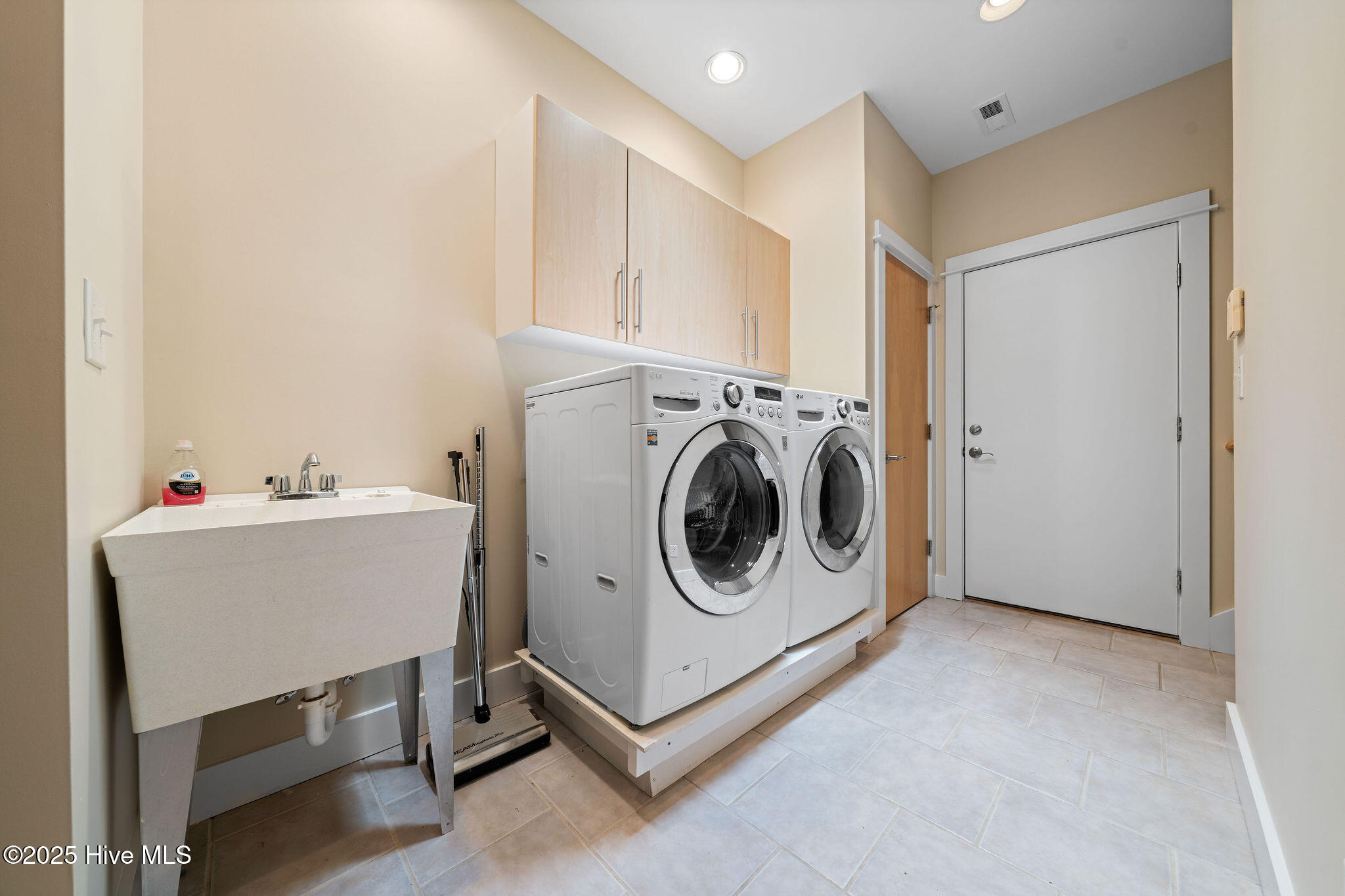 100516292 | Photo 35