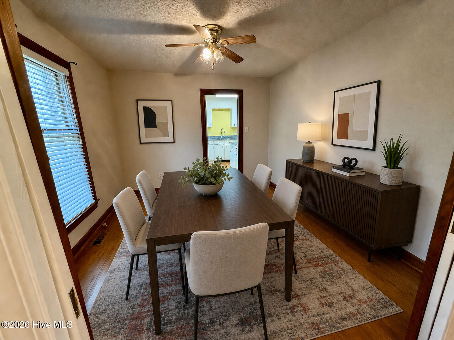 Staged Dining 2454 Buchboard