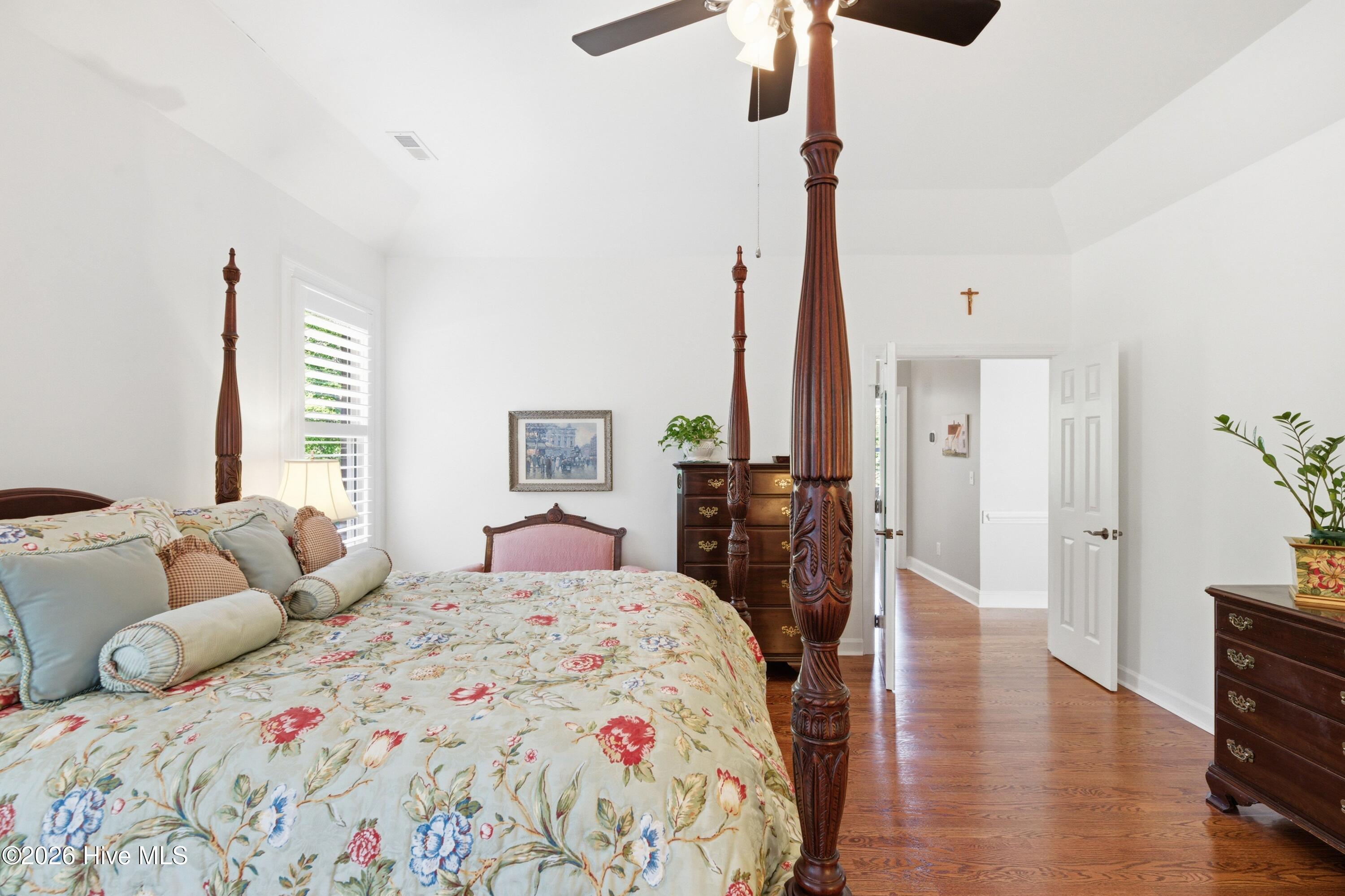 100568689 | Photo 37