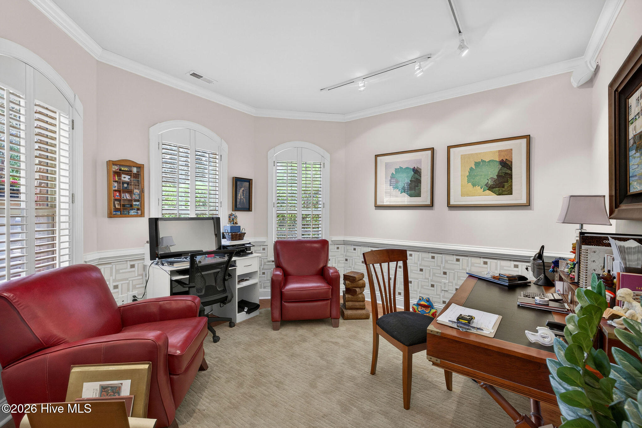 100565990 | Photo 34