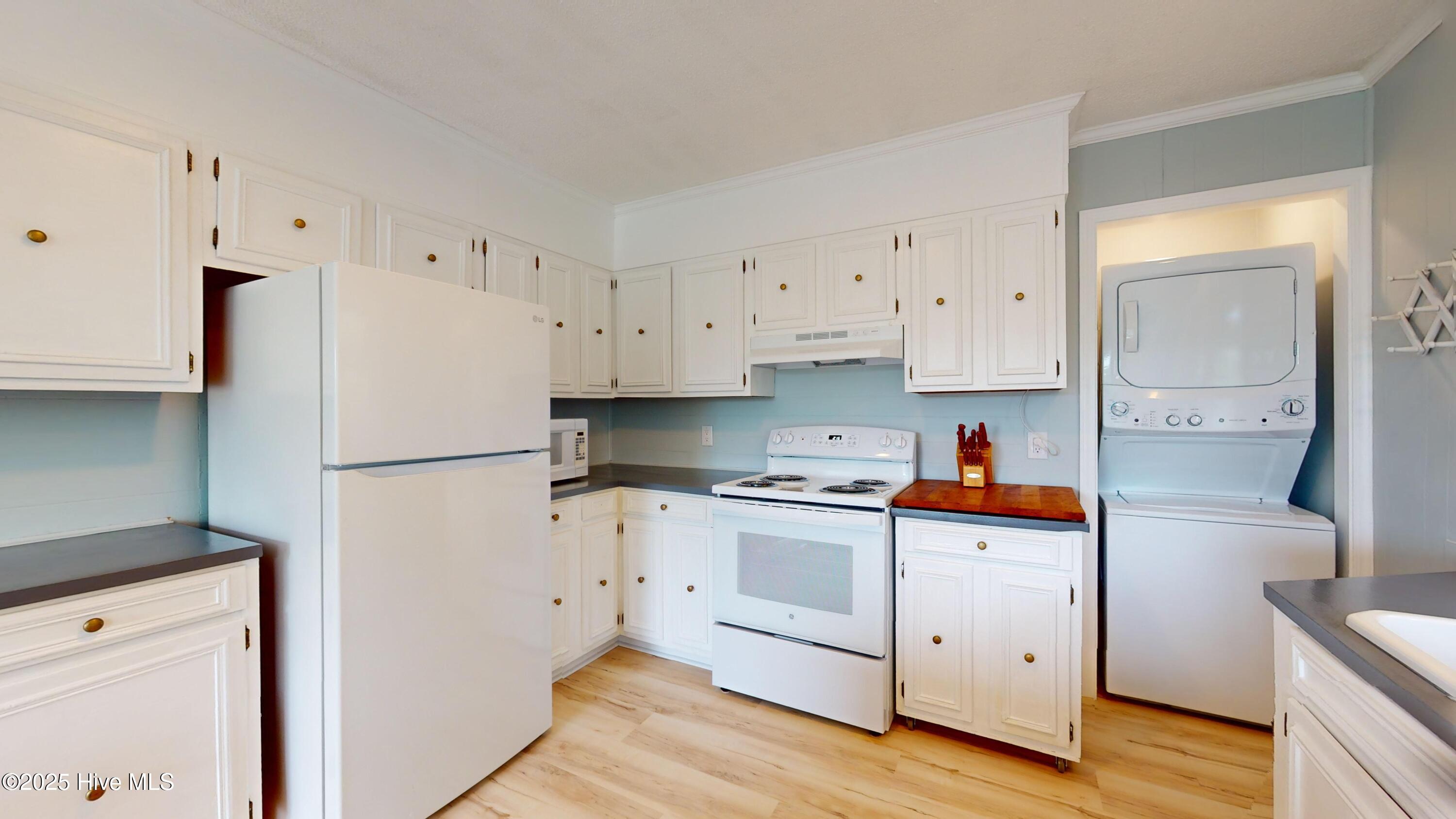 Kitchen with stackable washer and dryer