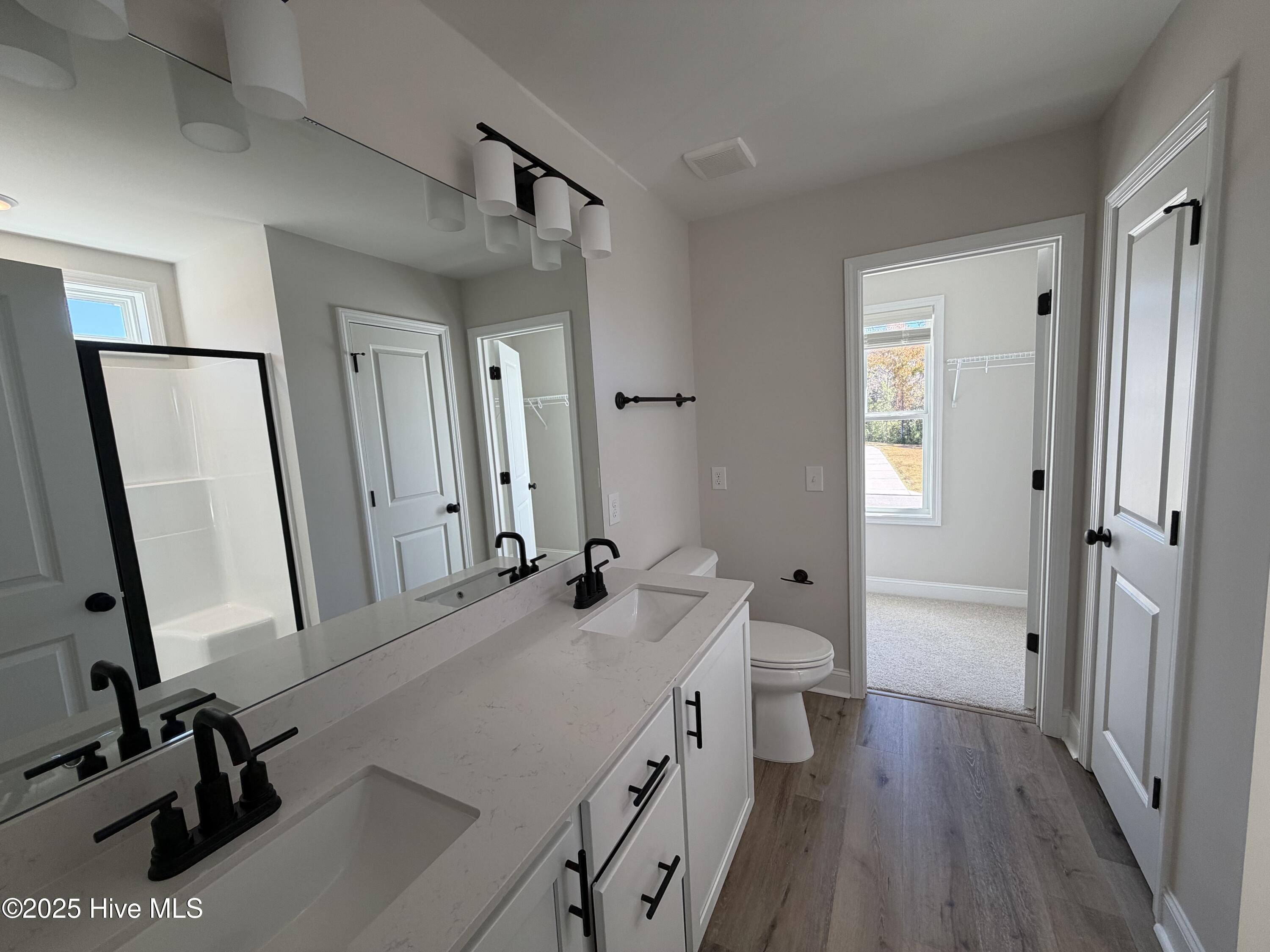 100525999 | Photo 15