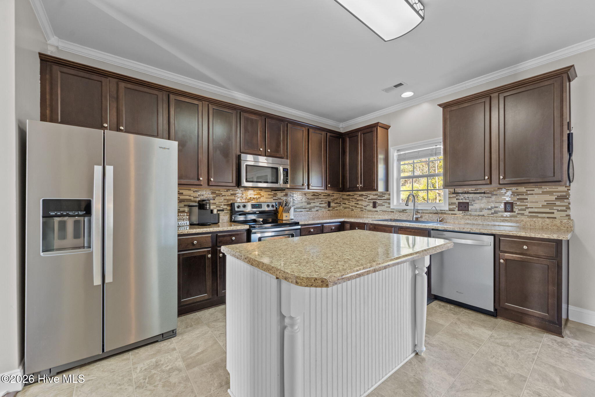 100547738 | Photo 11