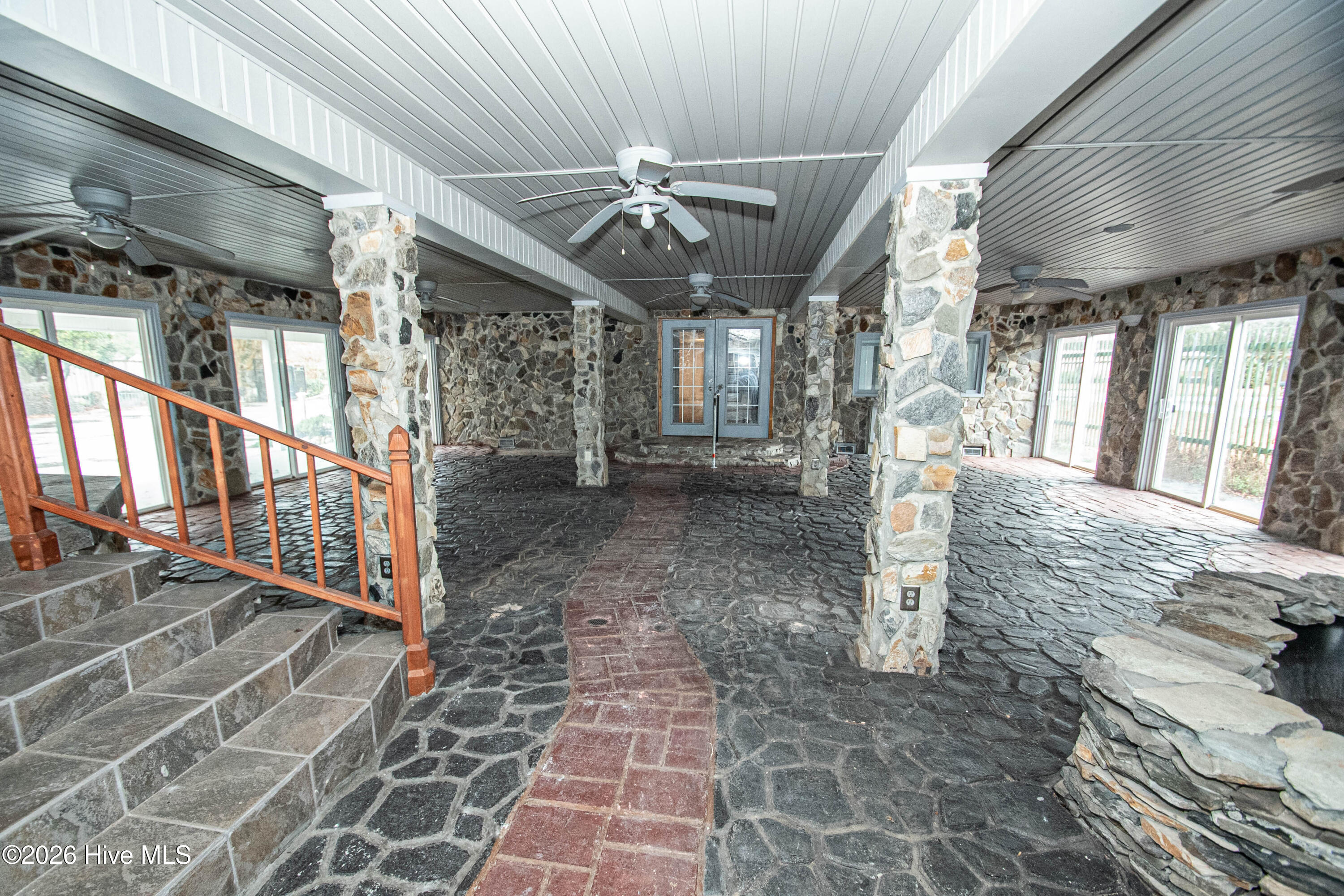 100554642 | Photo 81