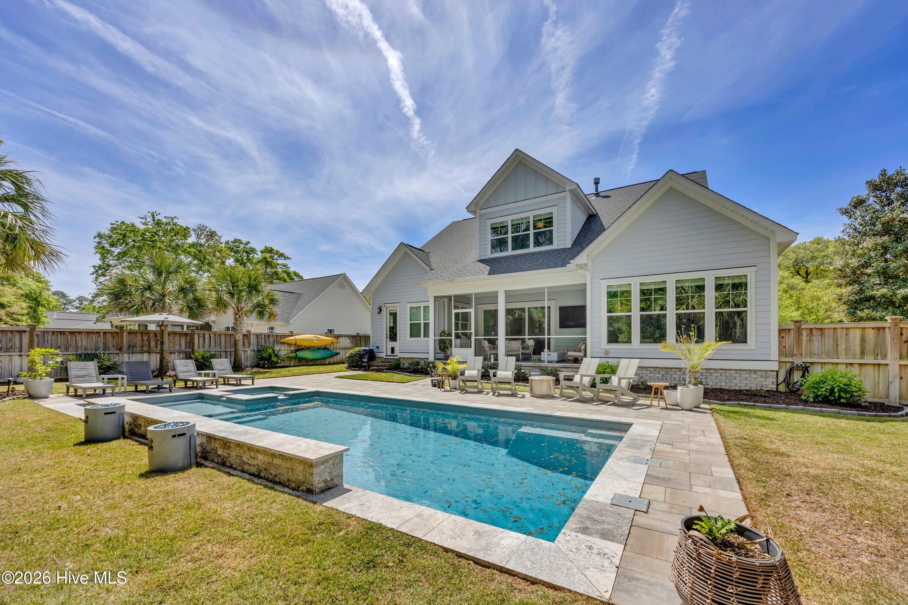 100566048 | Photo 64