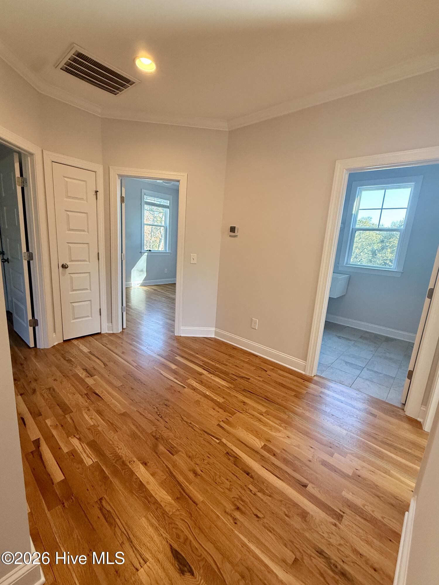 100564969 | Photo 13