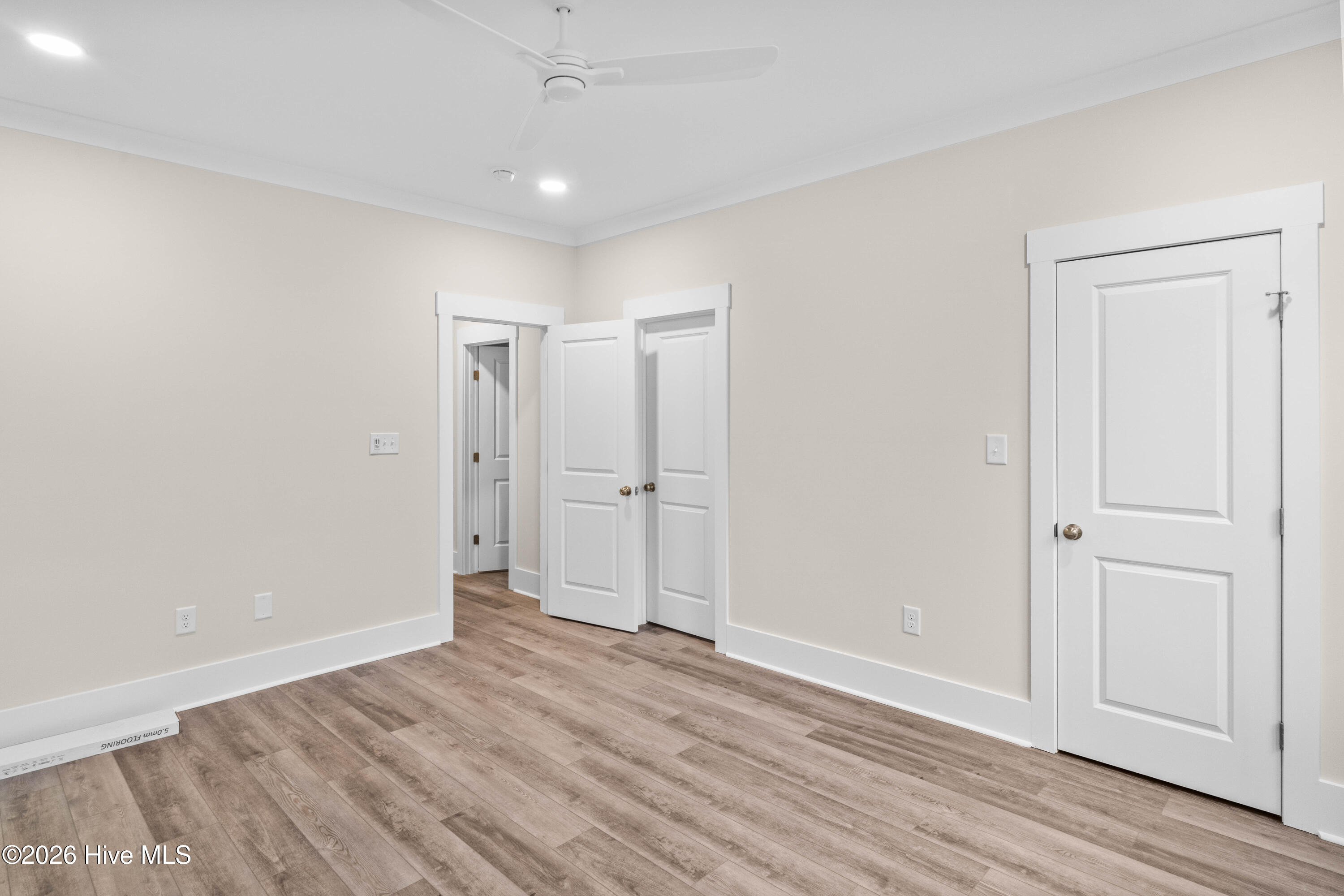 100523338 | Photo 25