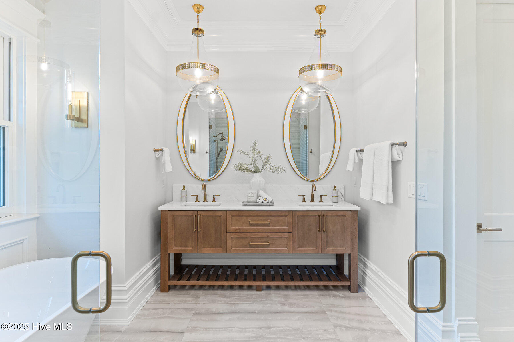 100401243 | Photo 40