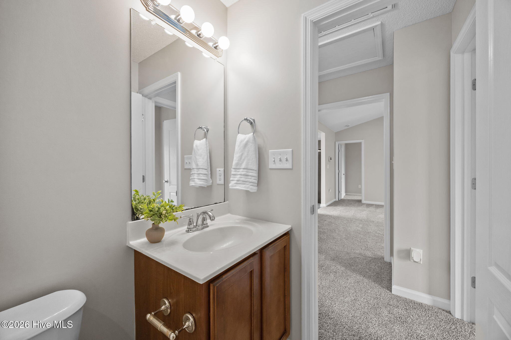 100547713 | Photo 27