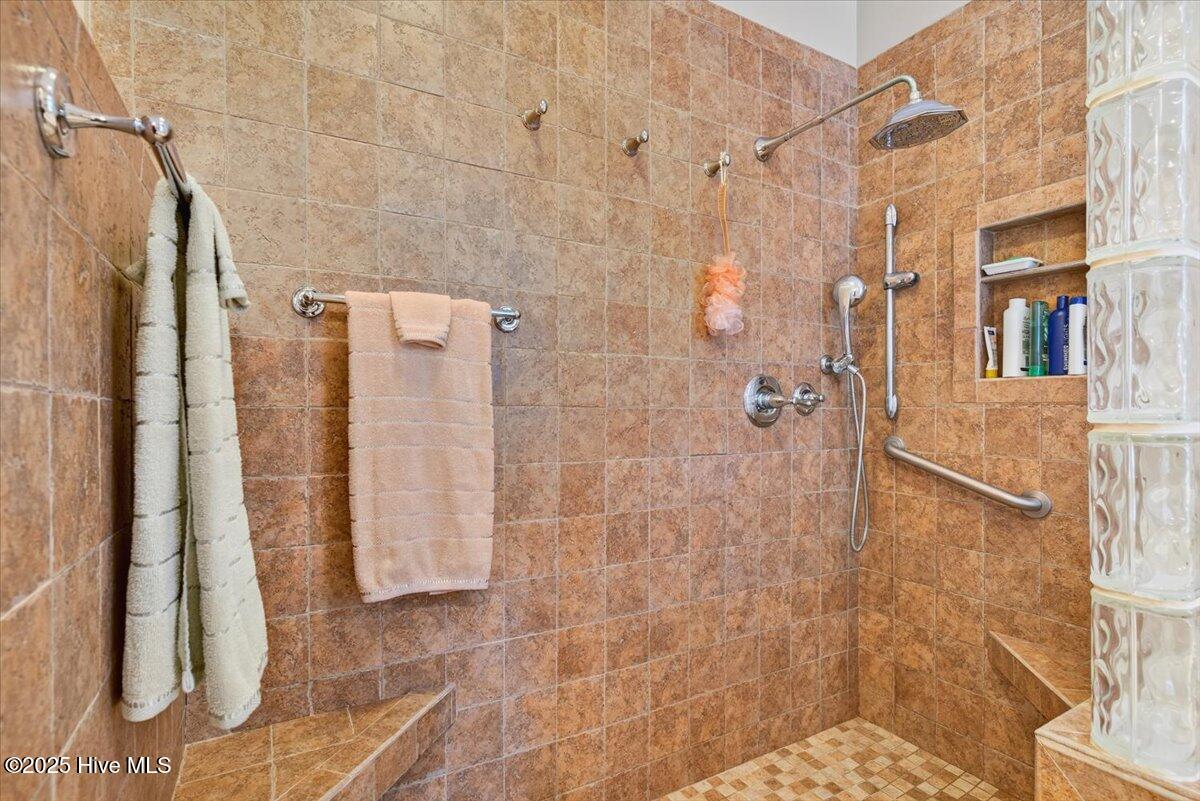 100539868 | Photo 29