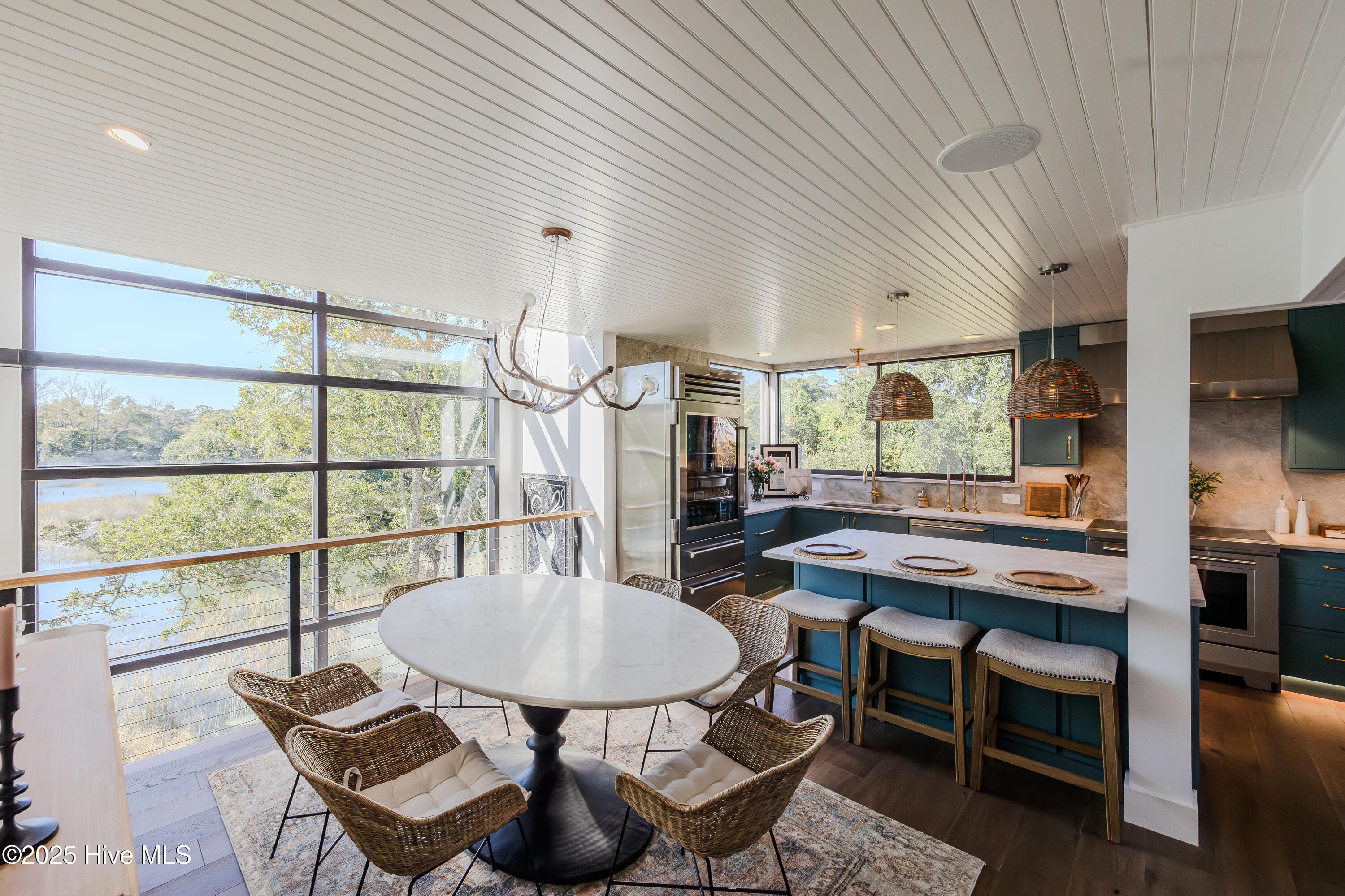 100518193 | Photo 22