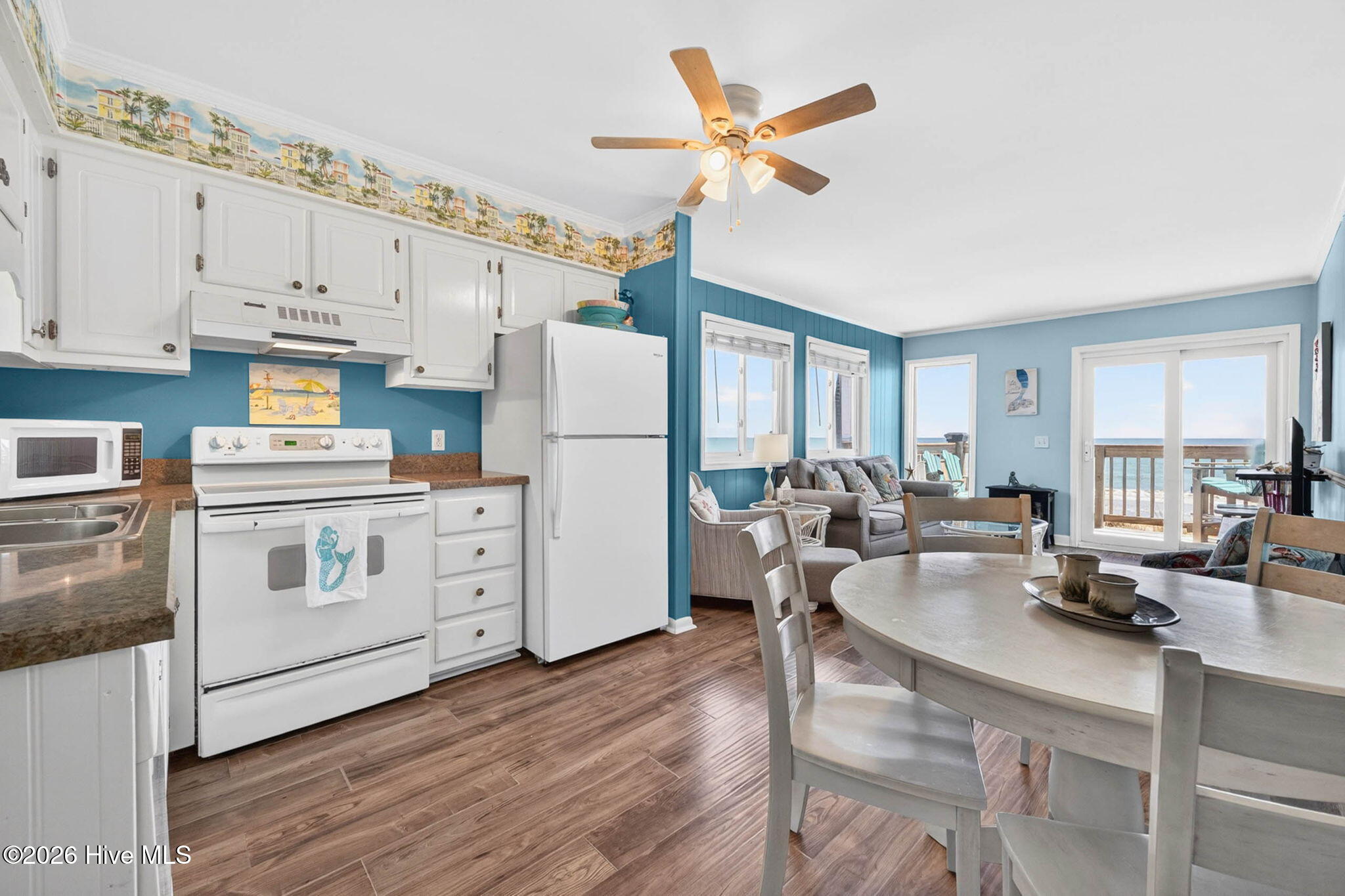 277 W First Street 2e, Ocean Isle Beach, NC 28469 – photo 6: Bright Kitchen