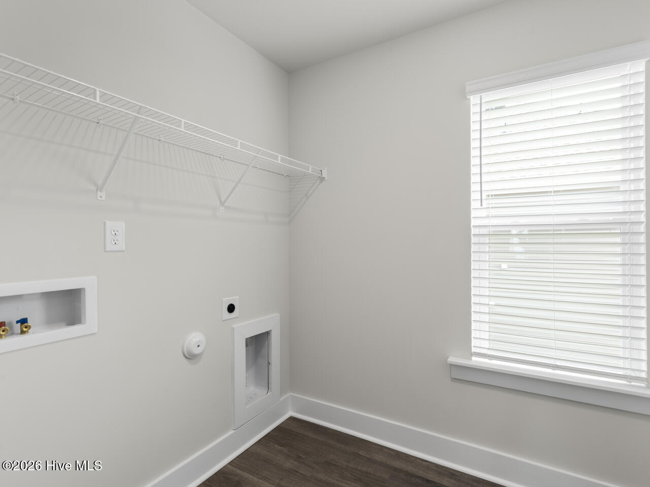 100553189 | Photo 41