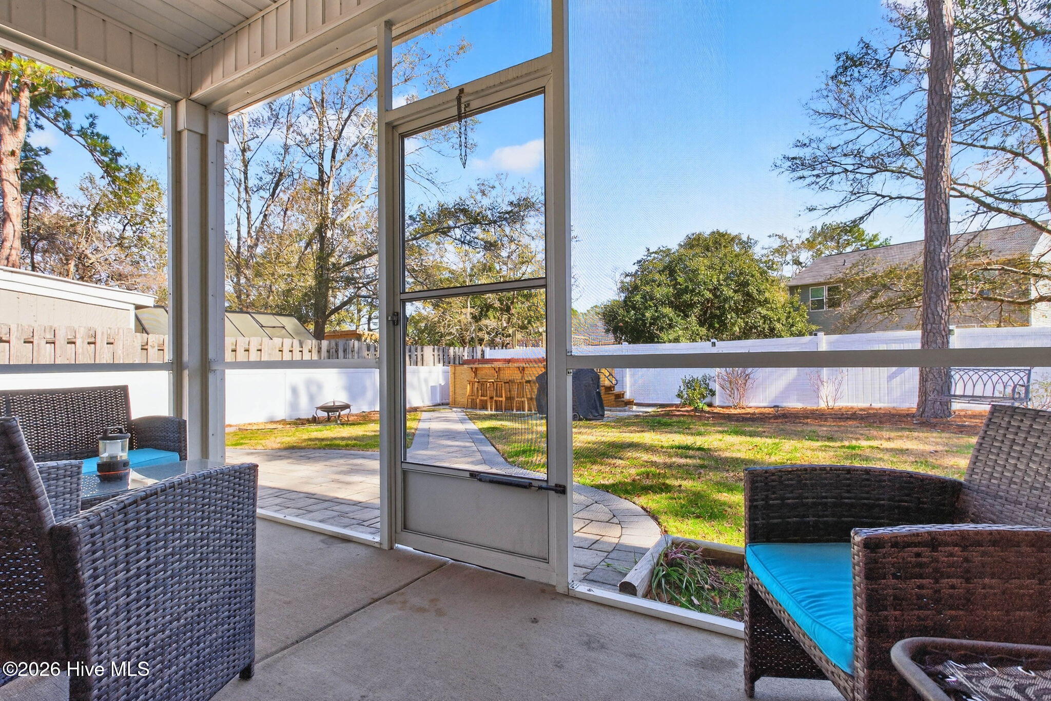 100555390 | Photo 21