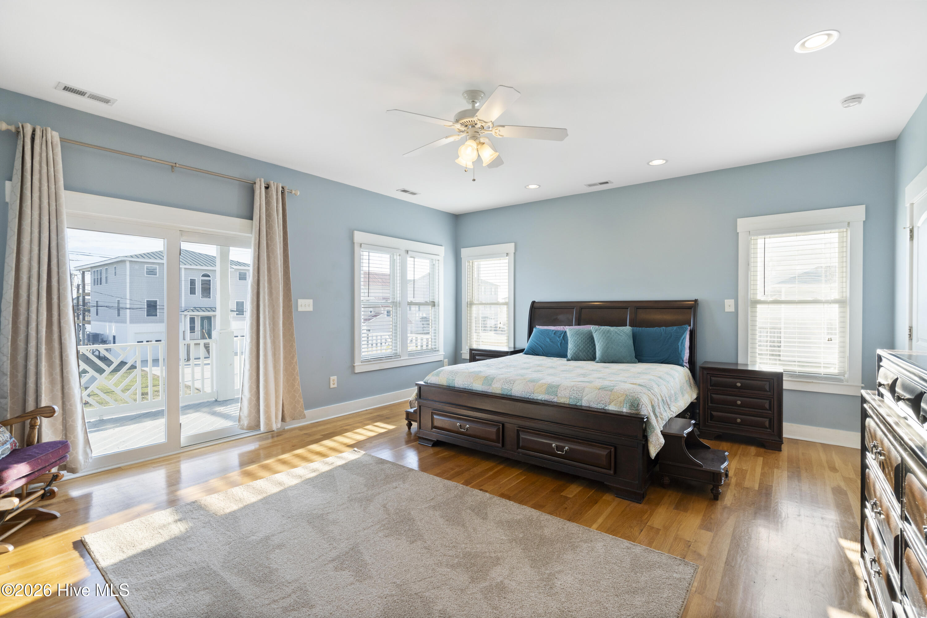 100555944 | Photo 10