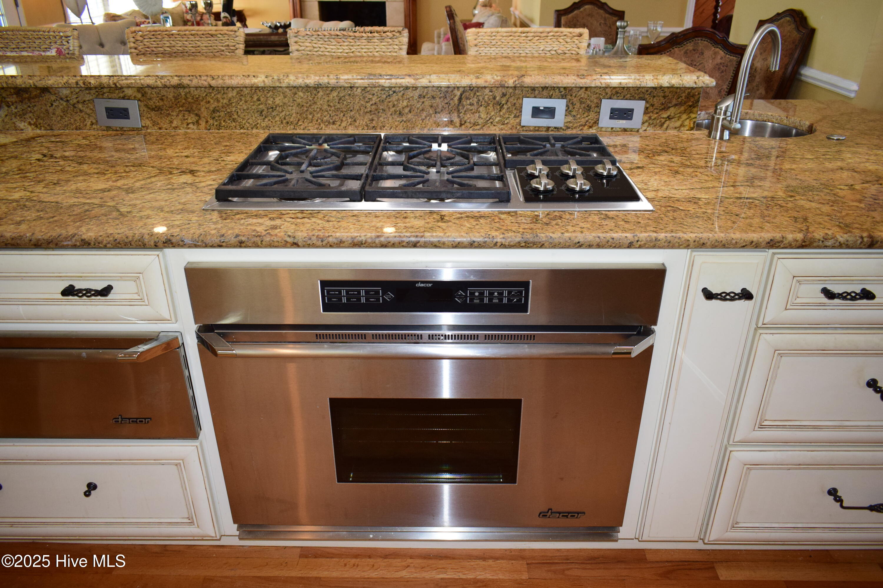 100545109 | Photo 14