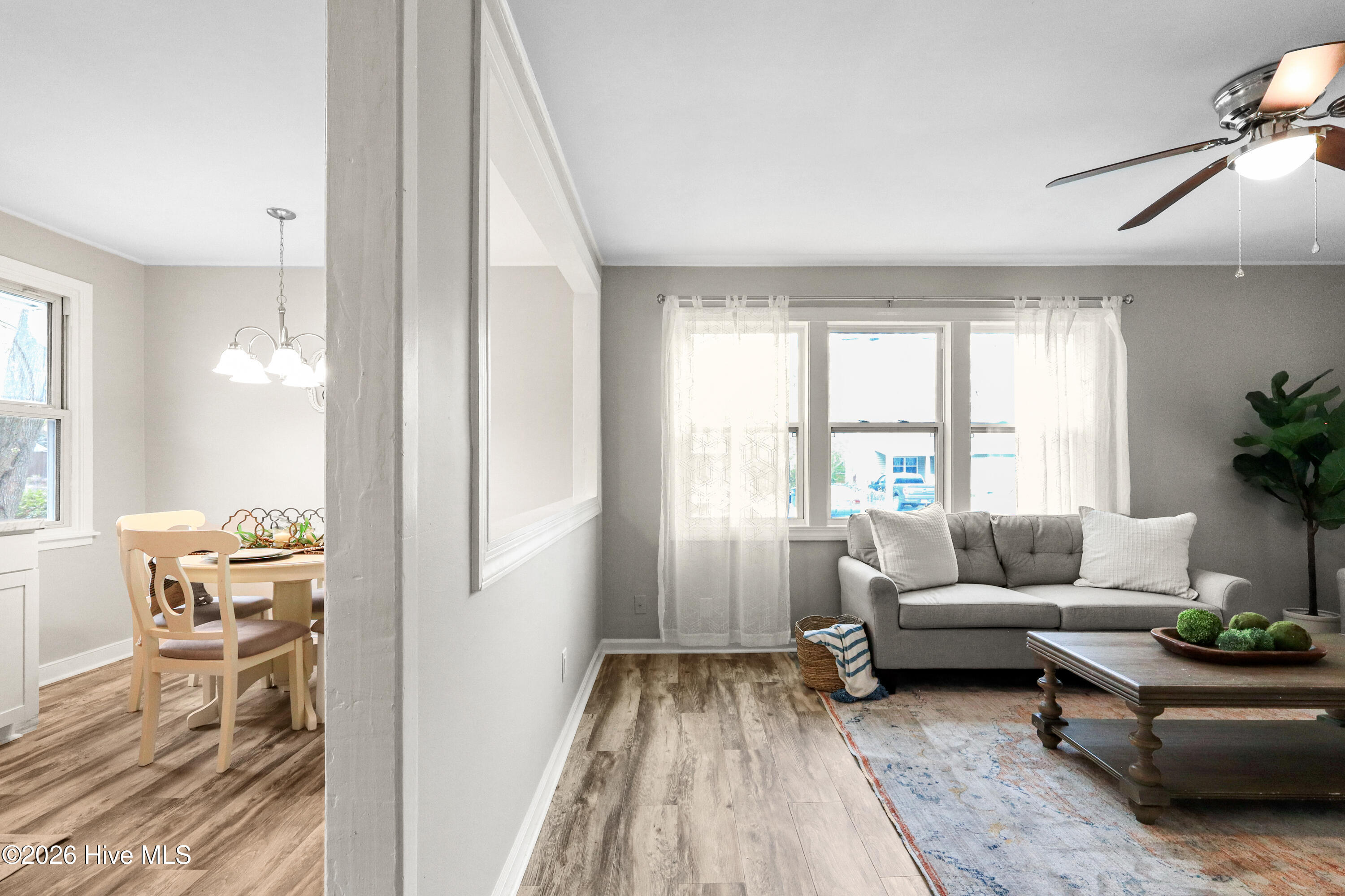 100560188 | Photo 18