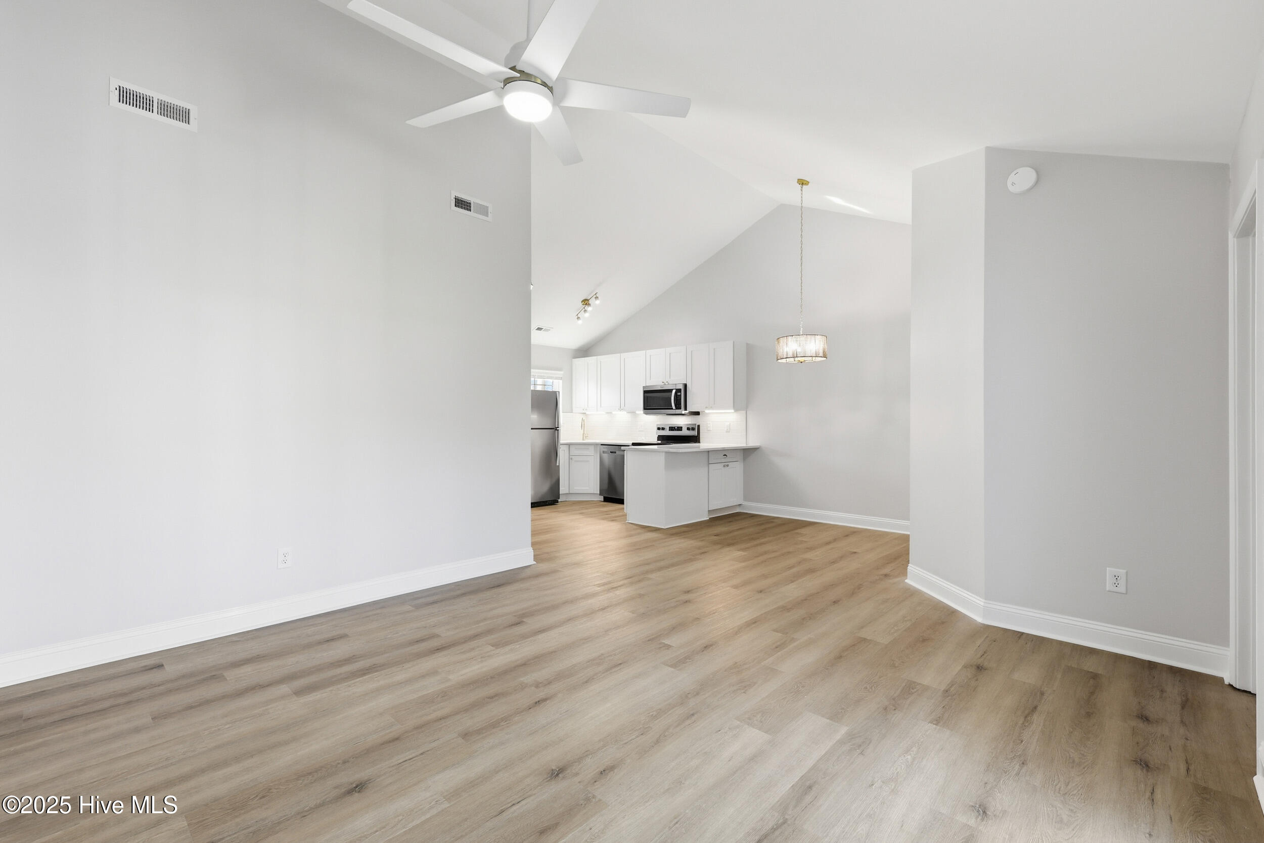 100540658 | Photo 19