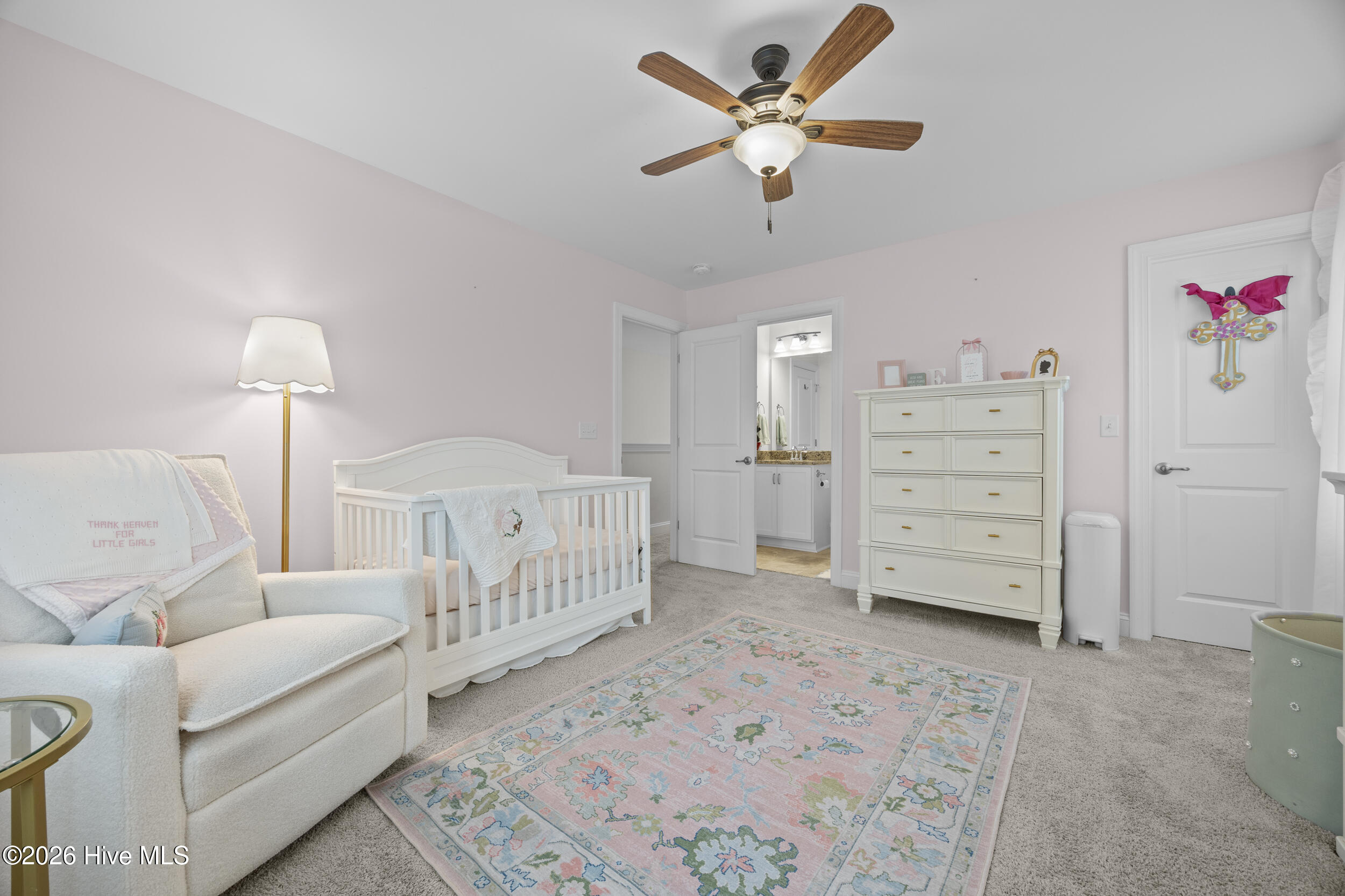 100570482 | Photo 25