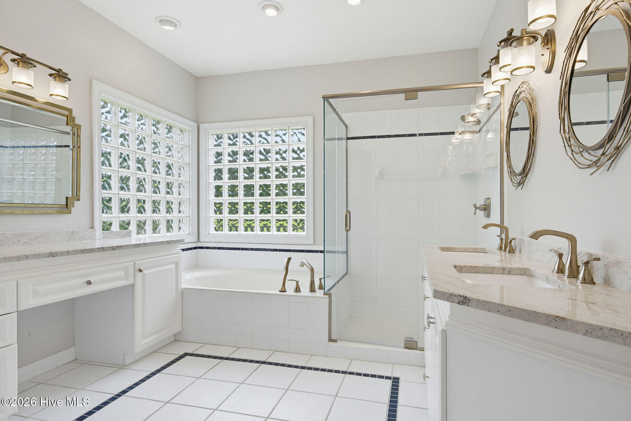 100570266 | Photo 32