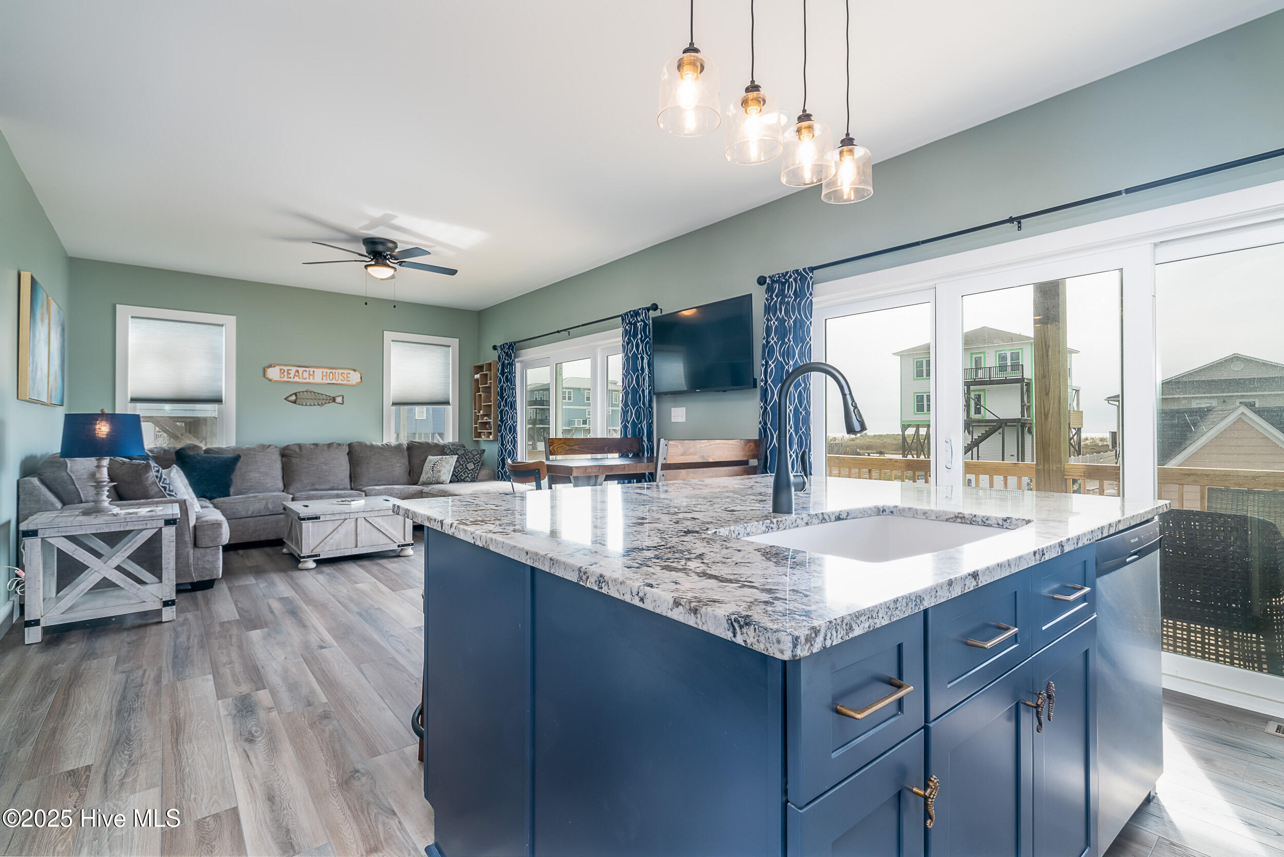 100524208 | Photo 12