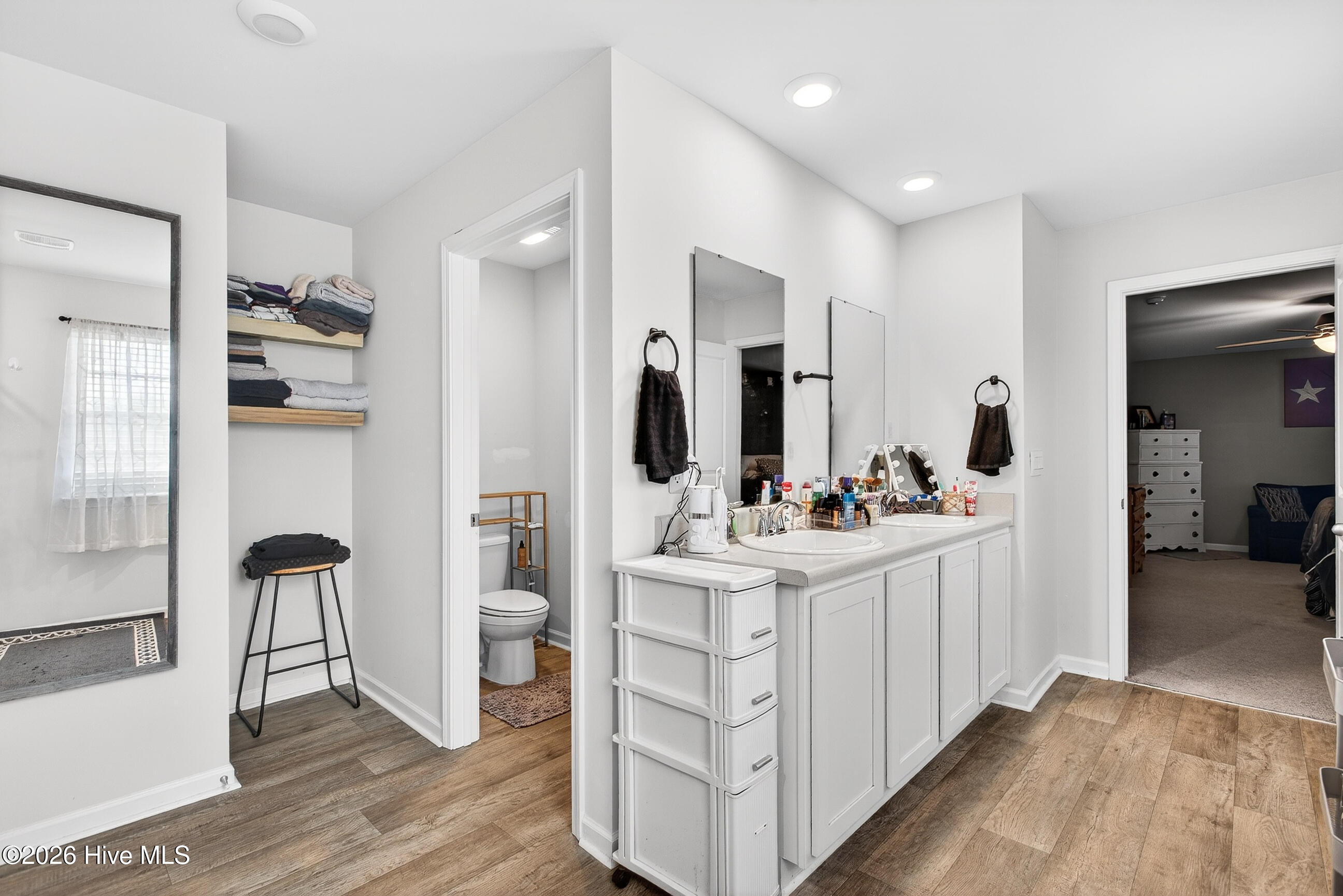 100566530 | Photo 13