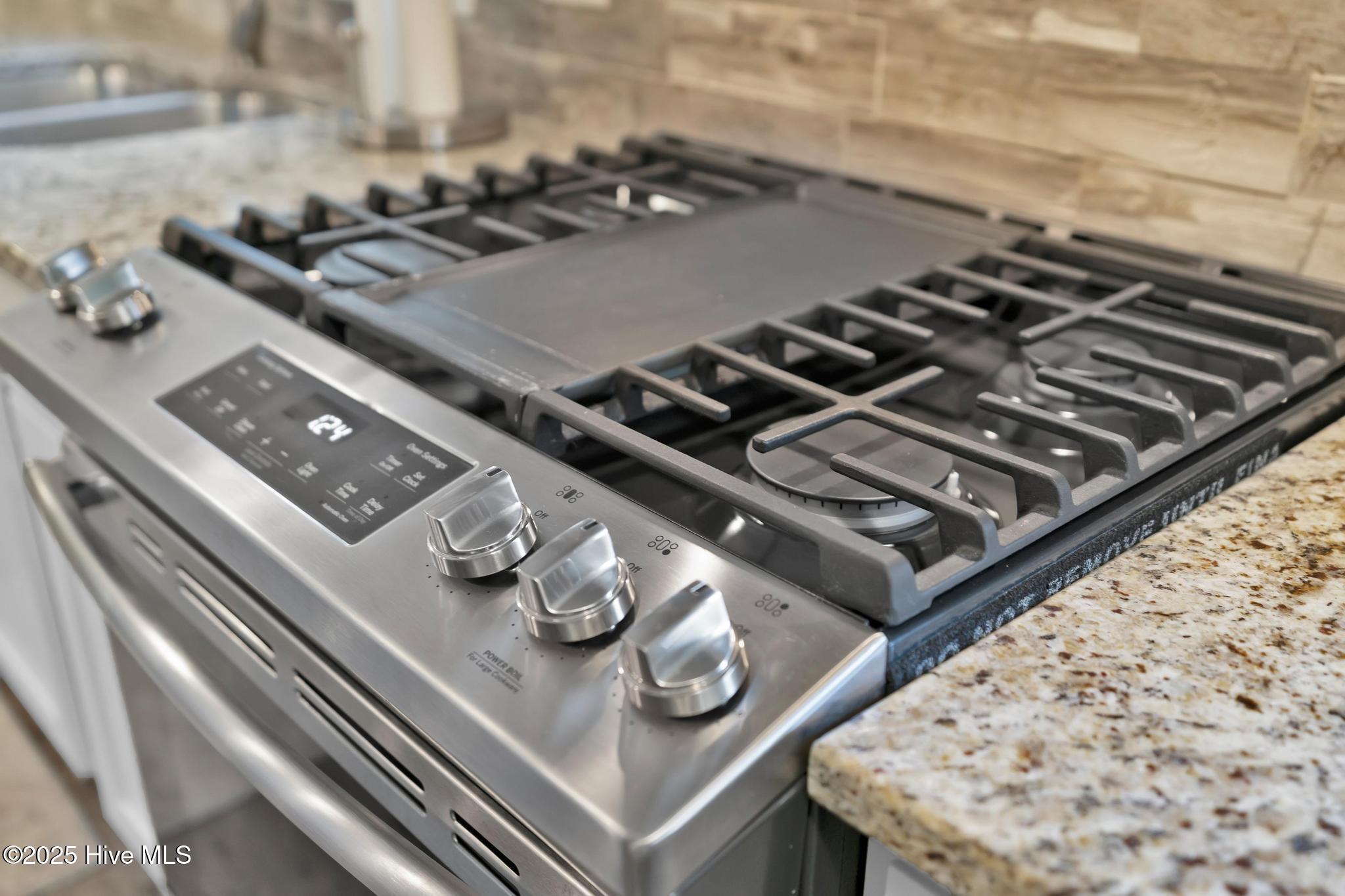 100541095 | Photo 22