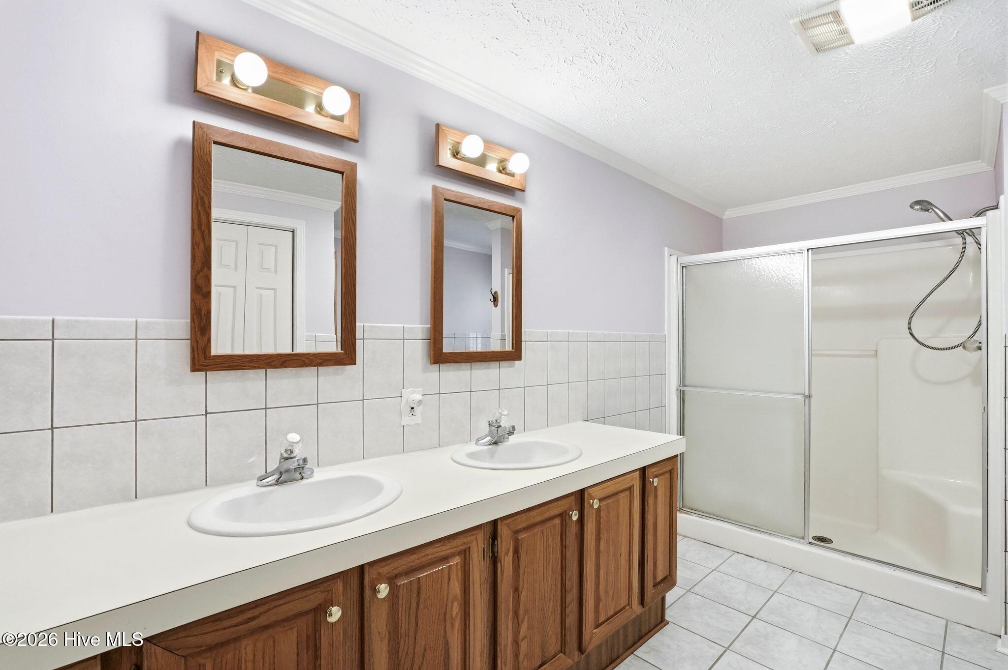 100567371 | Photo 43