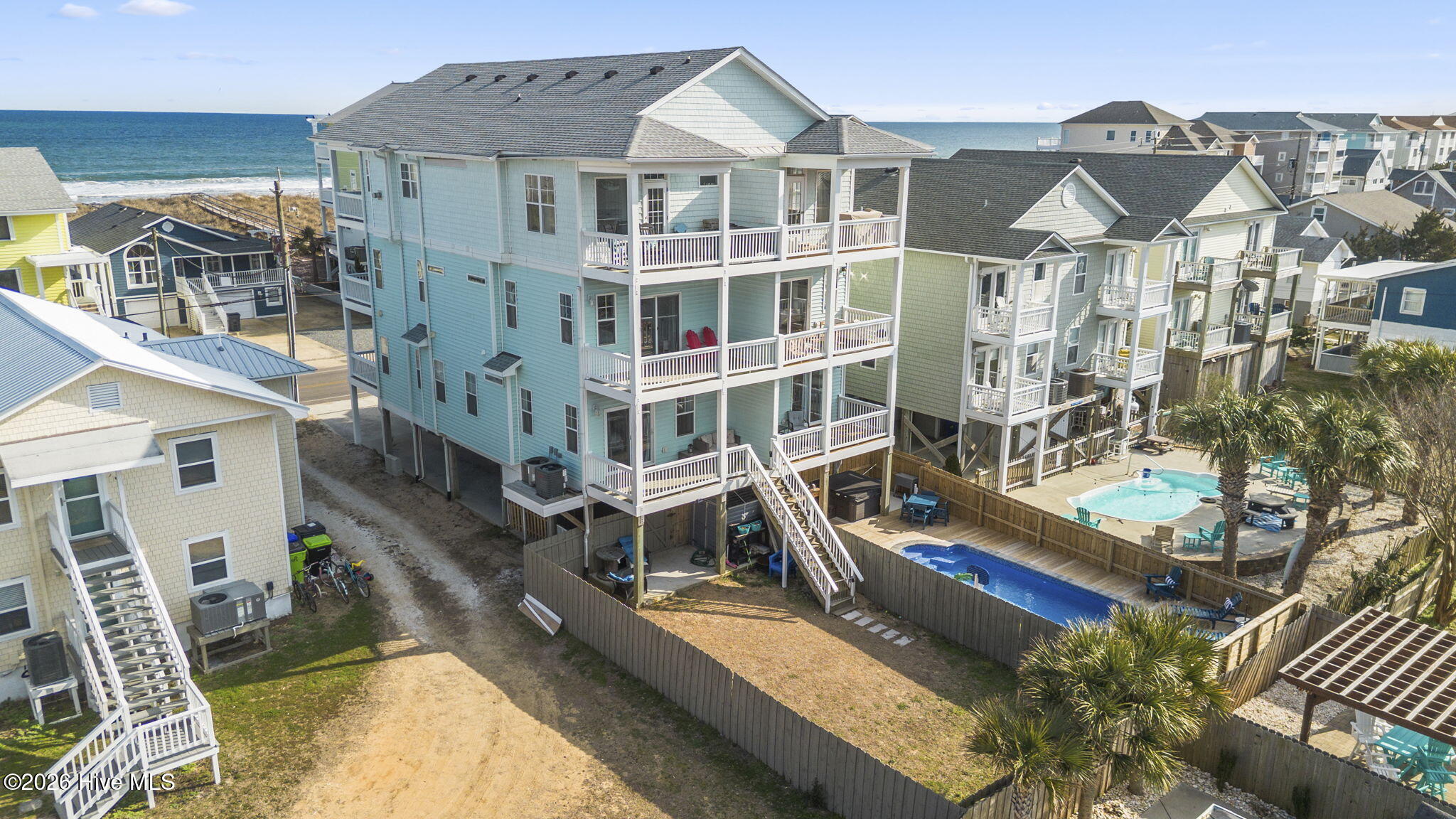 100553989 | Photo 41