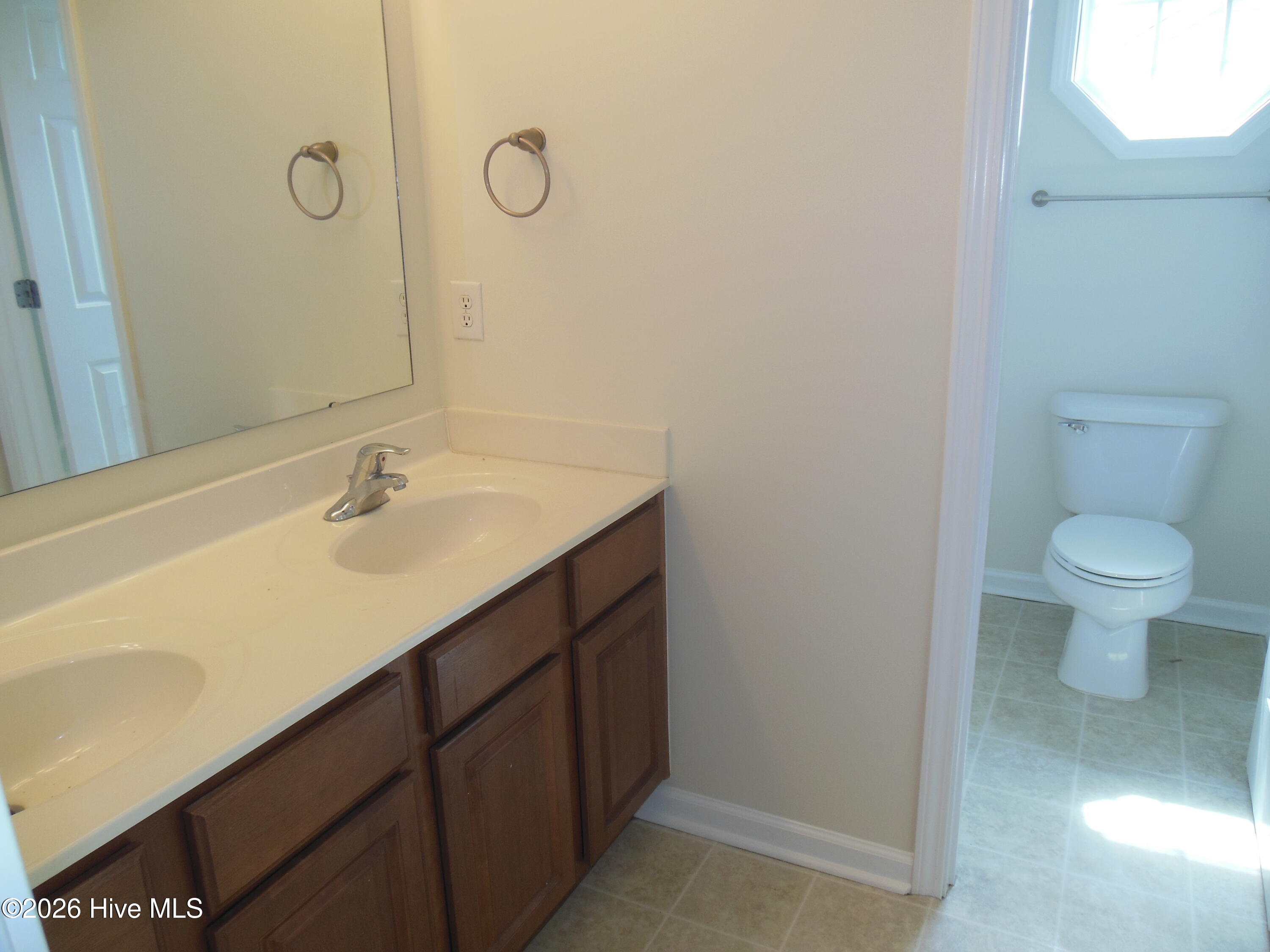 100565167 | Photo 15