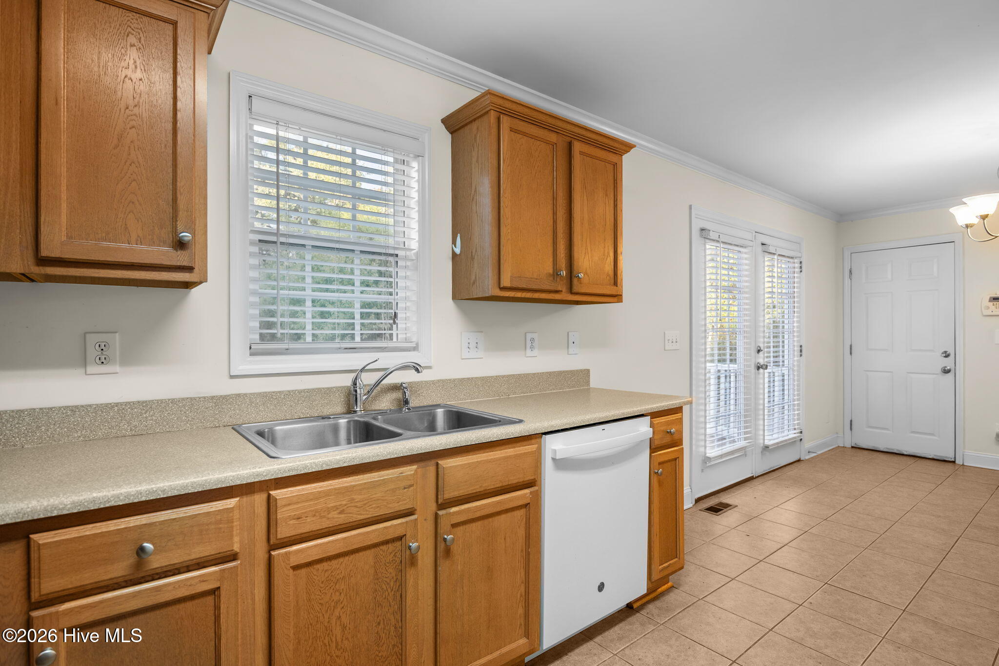 100552045 | Photo 14